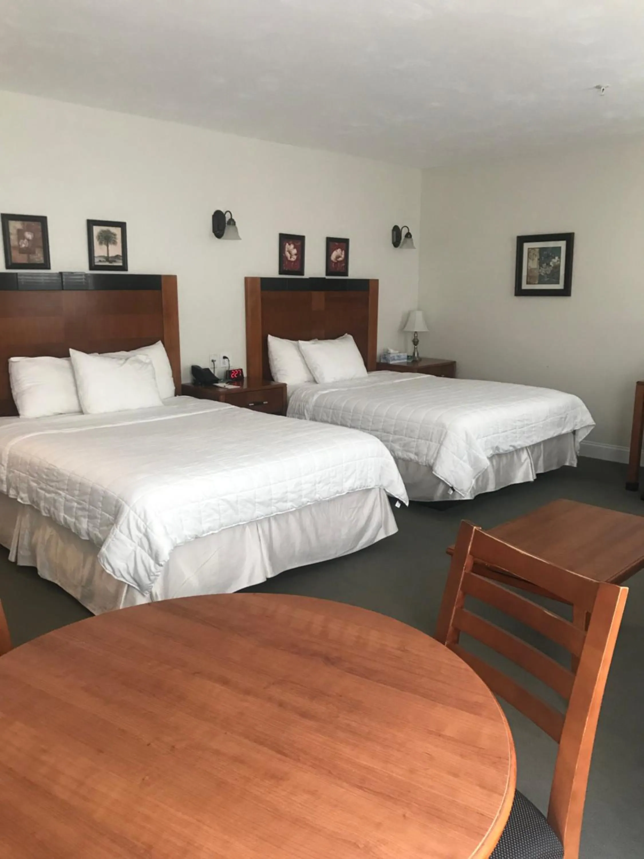 Bed in Crescent Suites Hotel