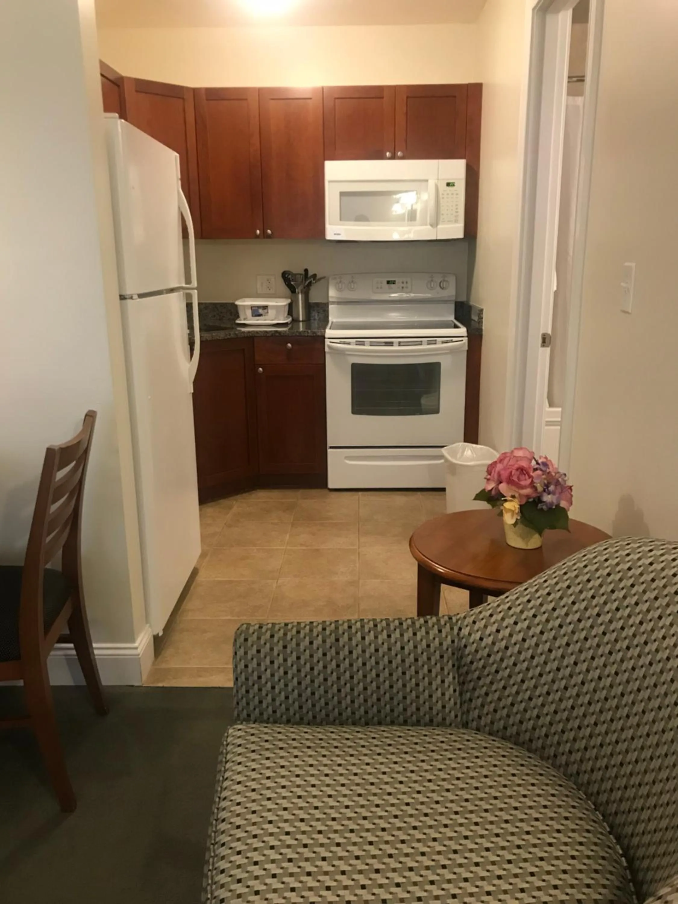 Crescent Suites Hotel