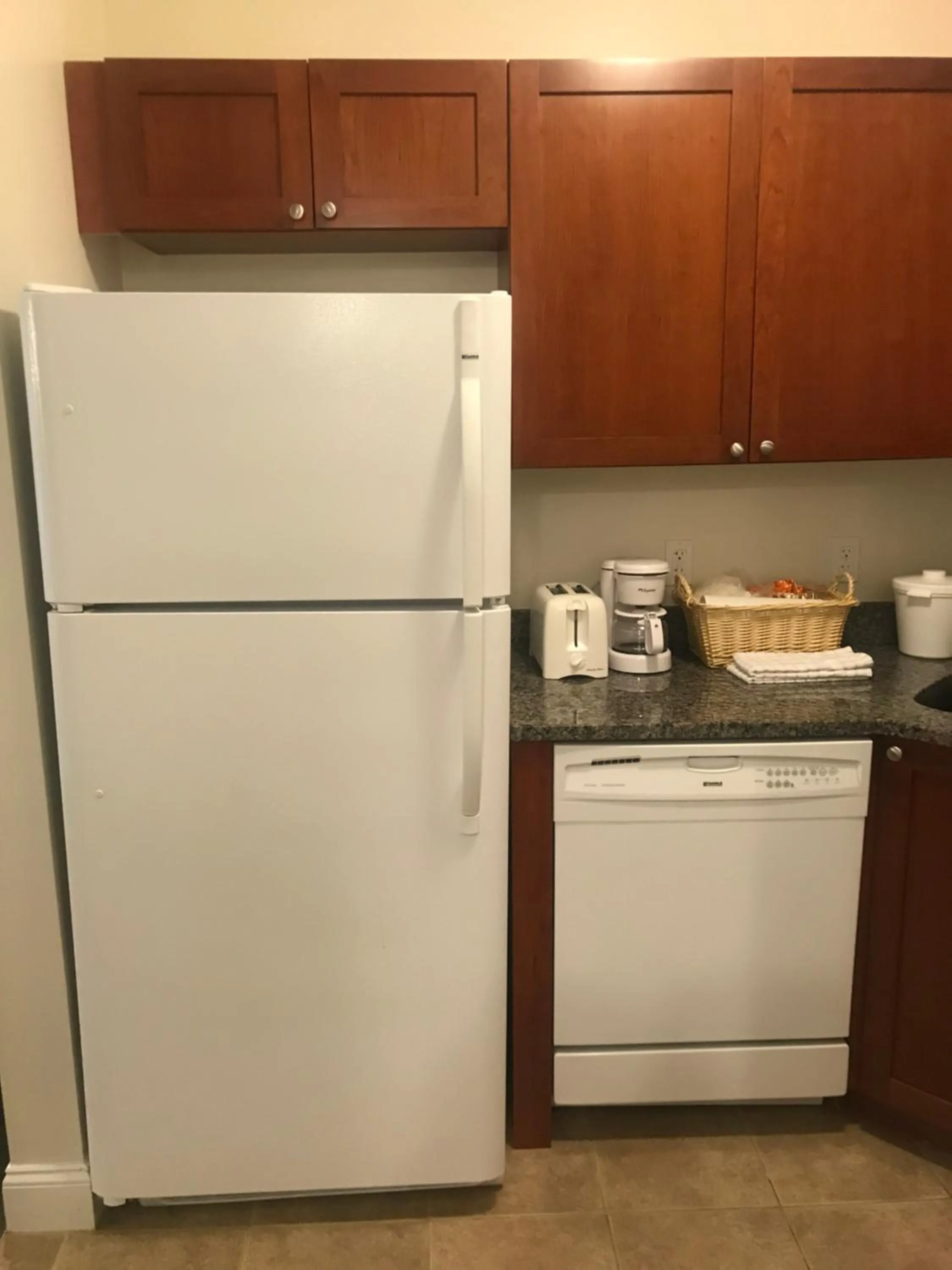 Crescent Suites Hotel