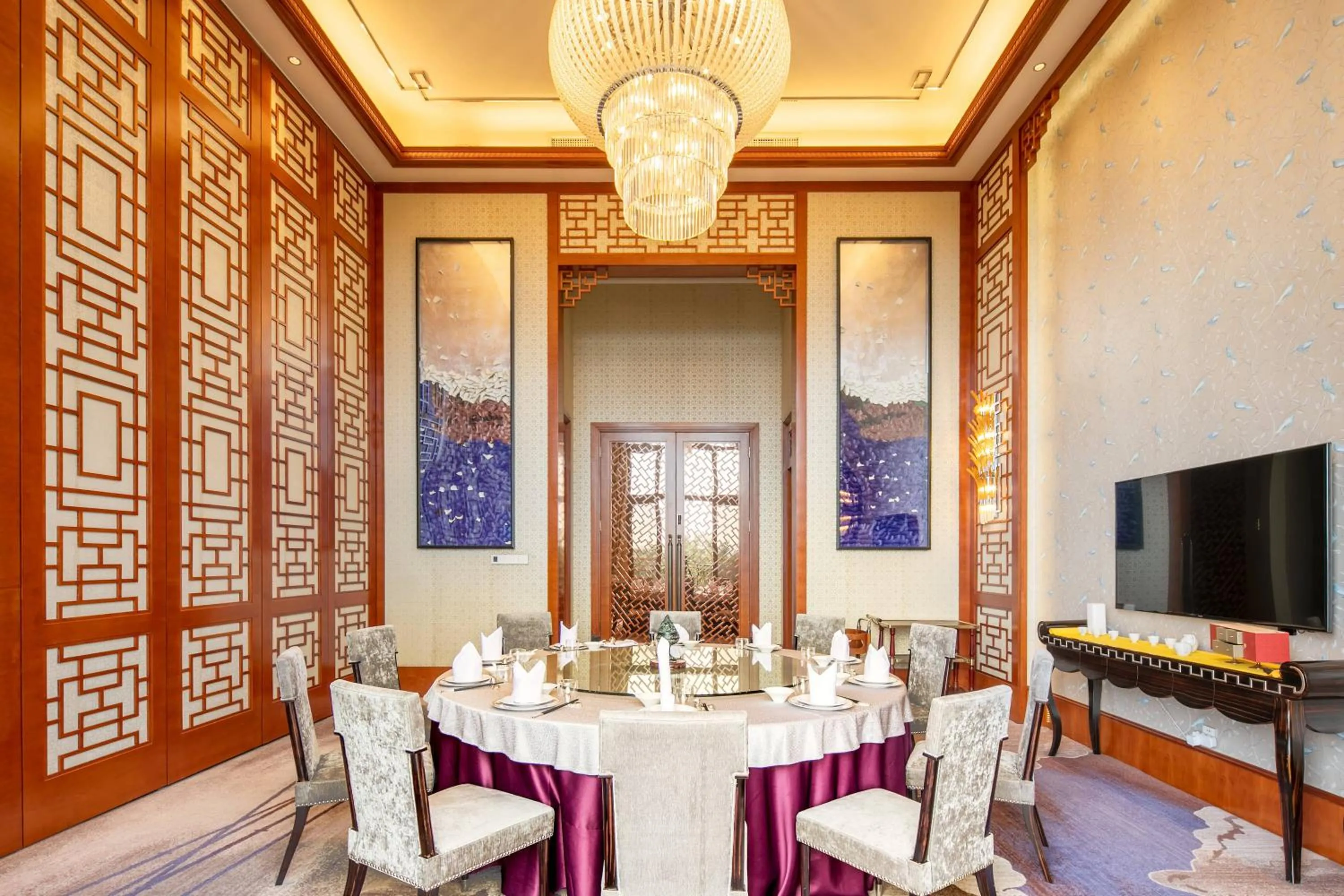 Dining area in Chateau Star River Shaanxi