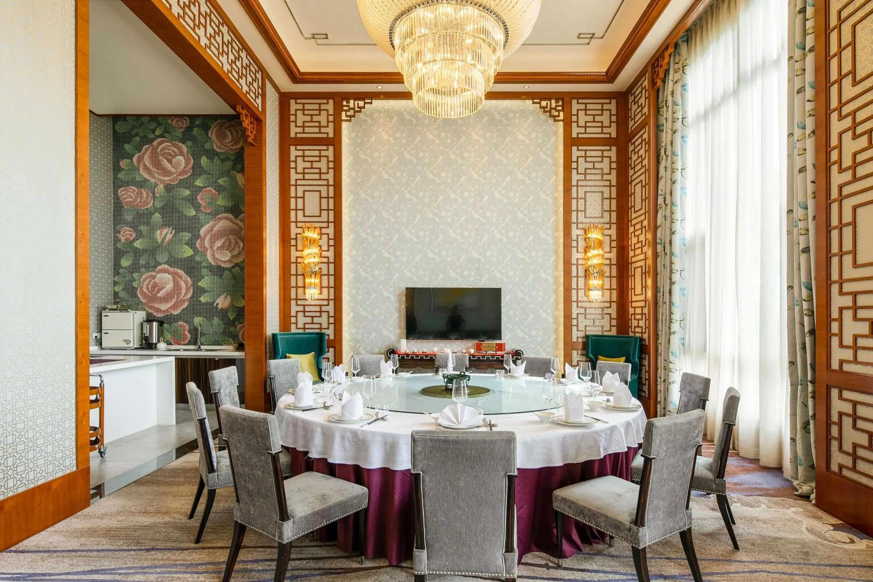 Dining area in Chateau Star River Shaanxi