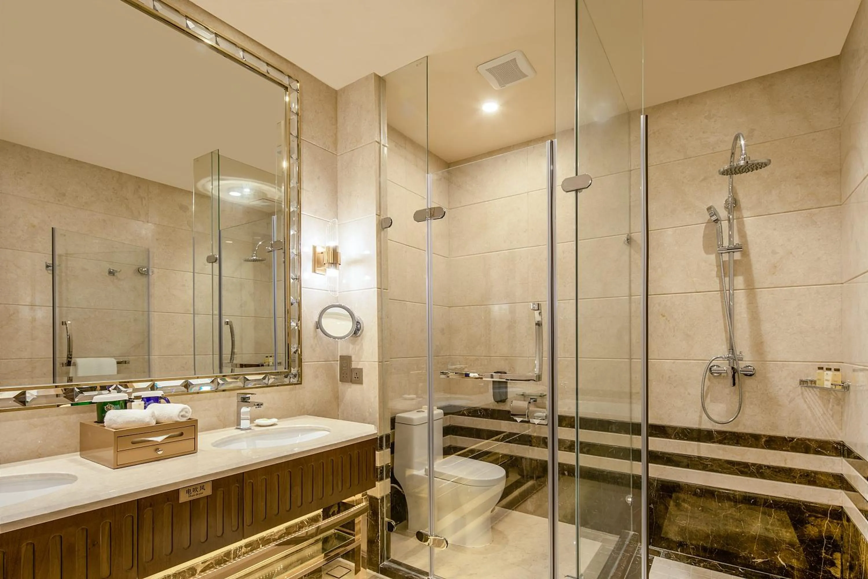 Toilet in Chateau Star River Shaanxi