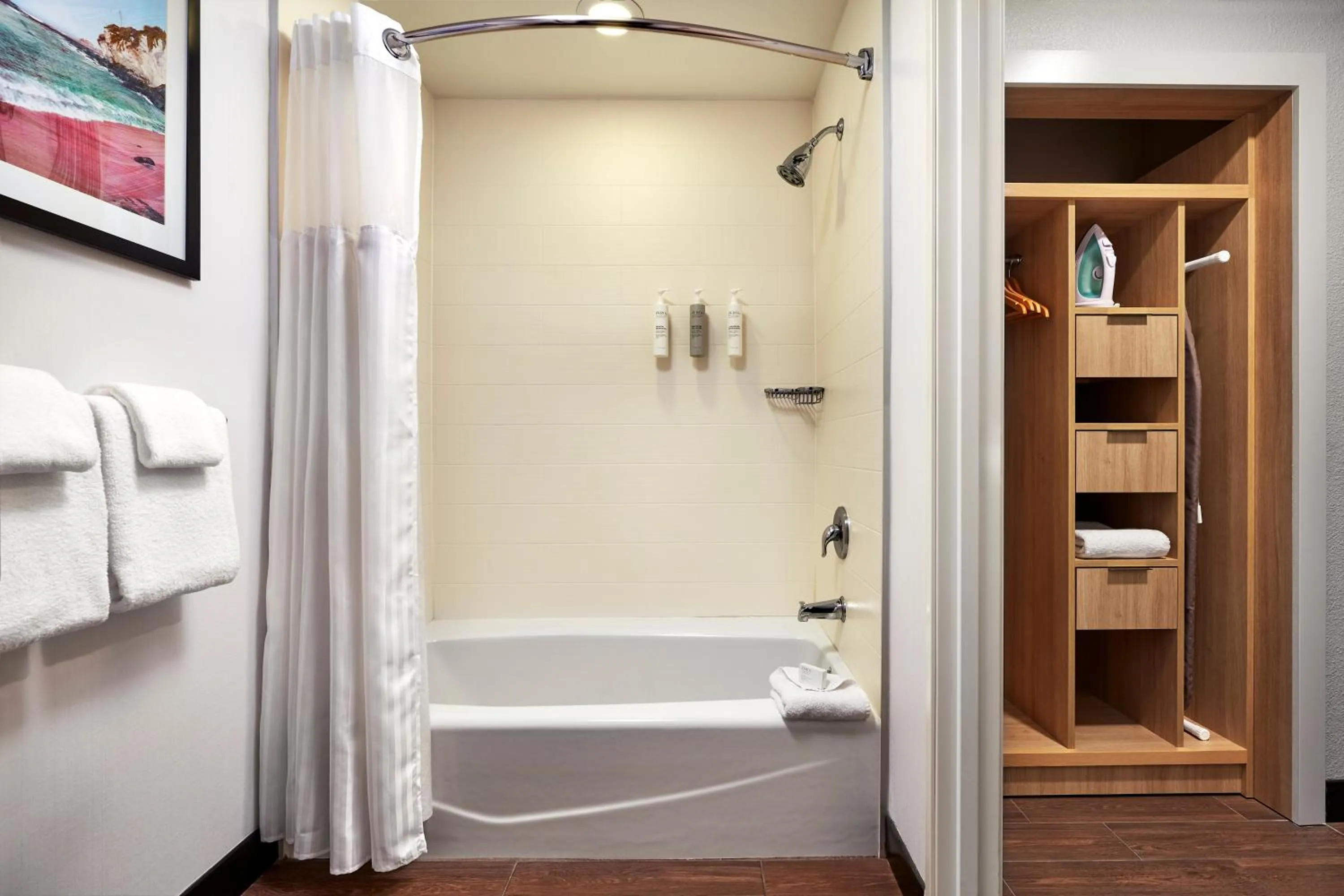 Shower in Hilton Garden Inn San Luis Obispo/Pismo Beach