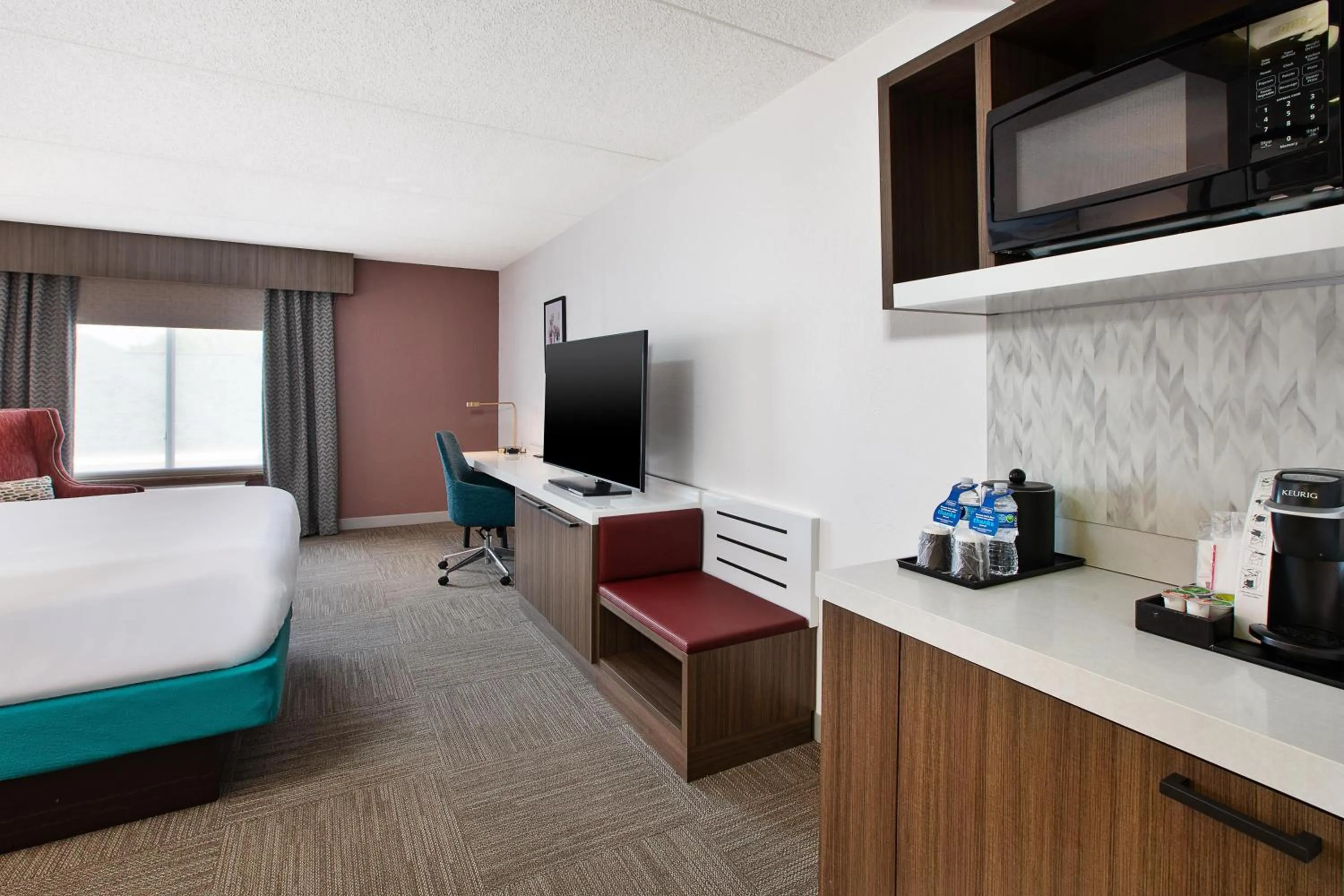 Bed in Hilton Garden Inn Chesapeake Greenbrier