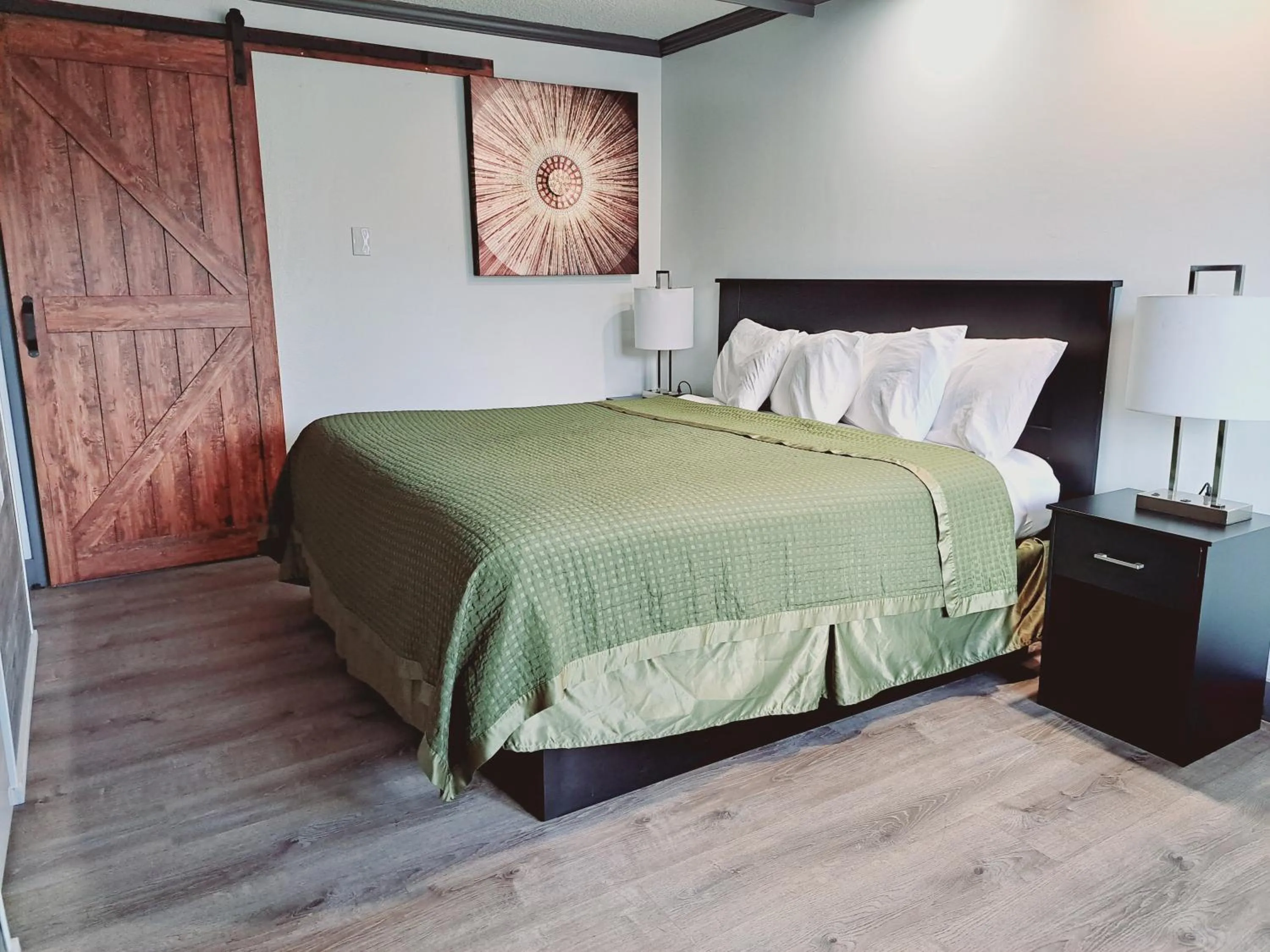 Bed in Dunes Motel - Bend