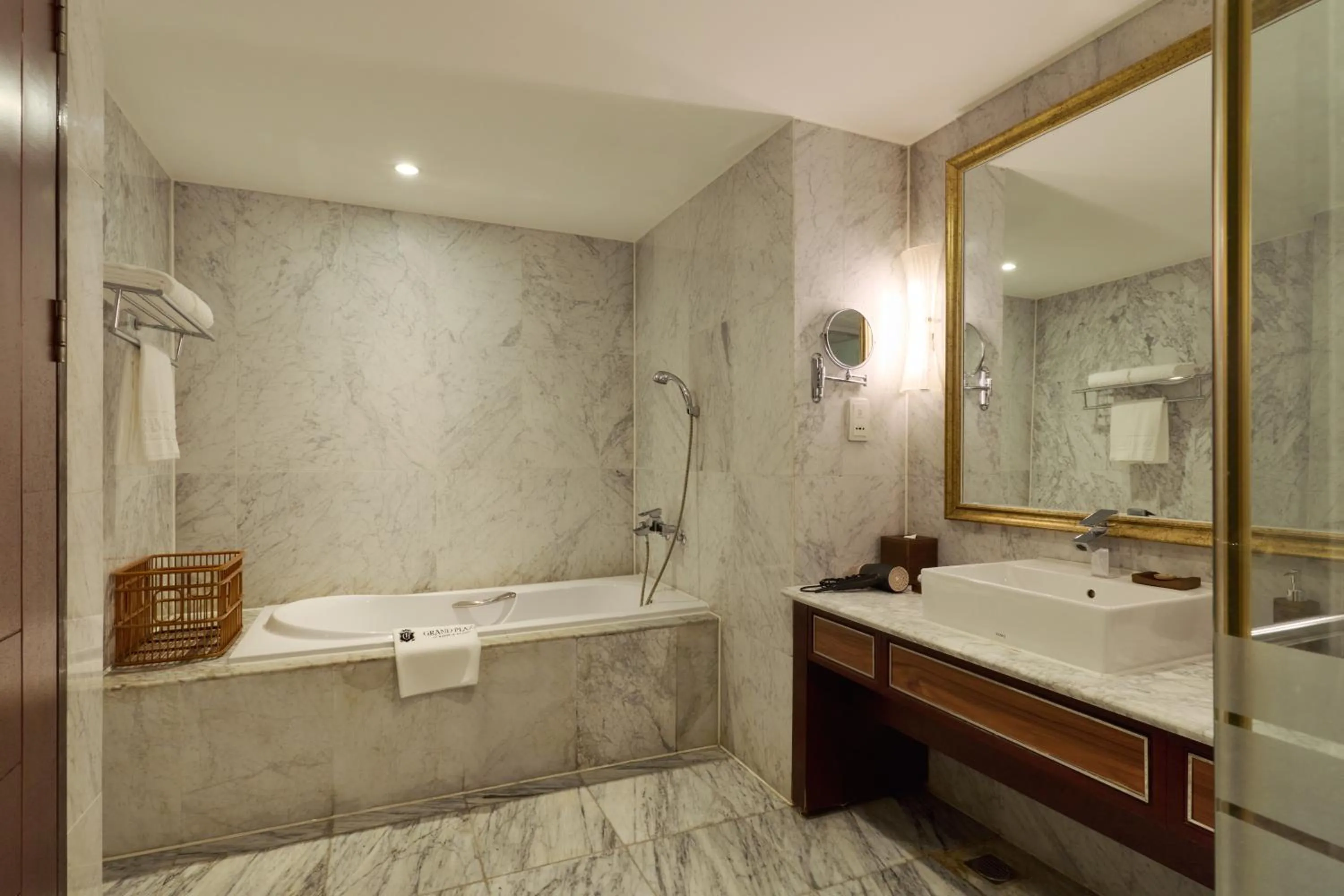 Grand Plaza Hotel Hanoi