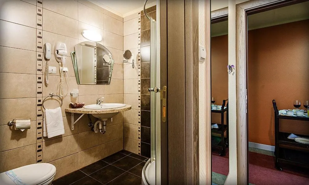 Bathroom in Alliance Hotel