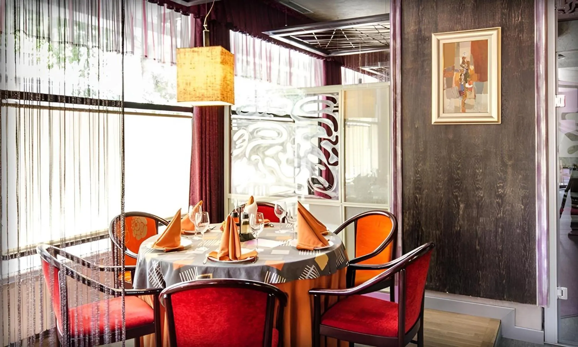 Restaurant/places to eat in Alliance Hotel