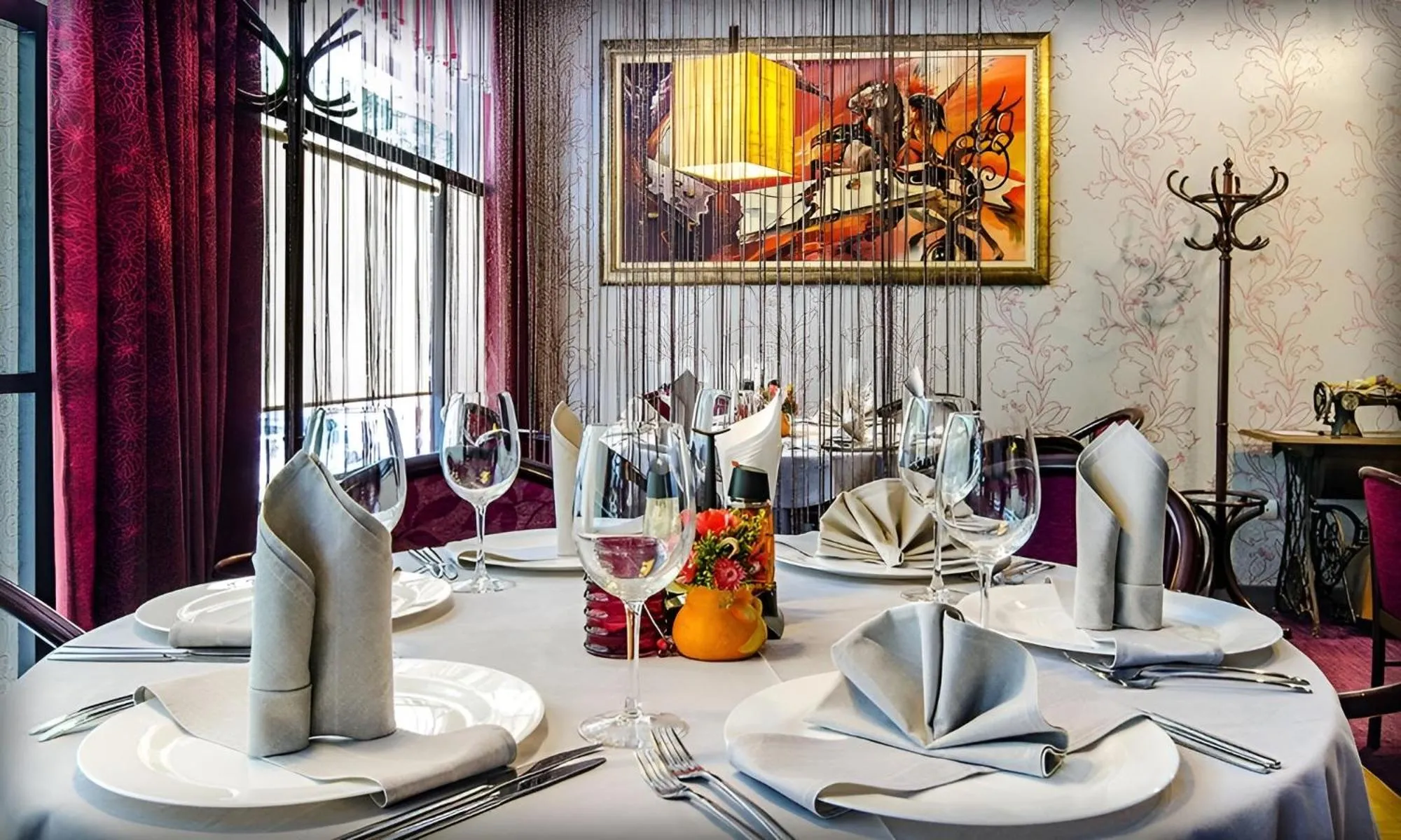 Restaurant/places to eat in Alliance Hotel