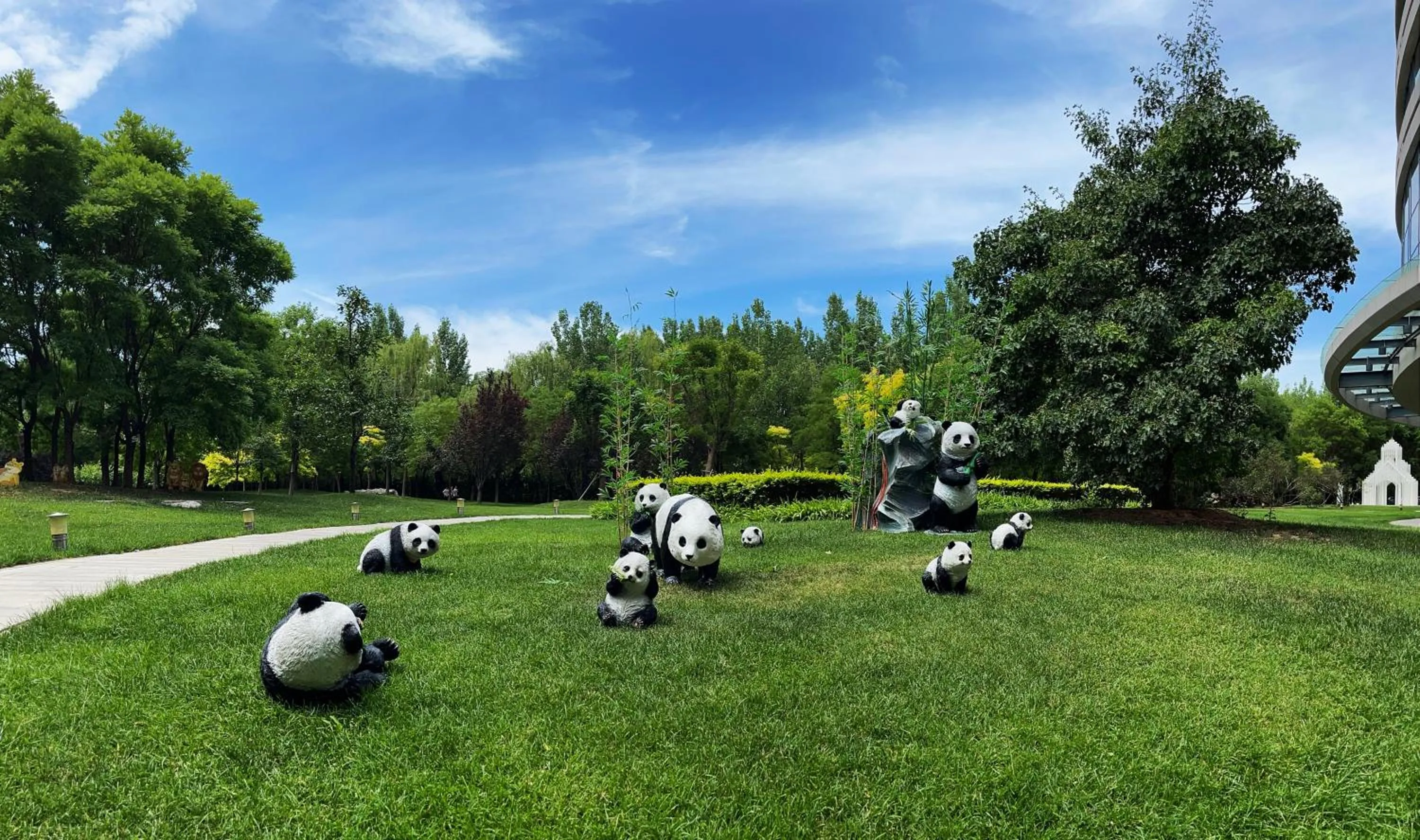 Garden in Renaissance Tianjin Lakeview Hotel