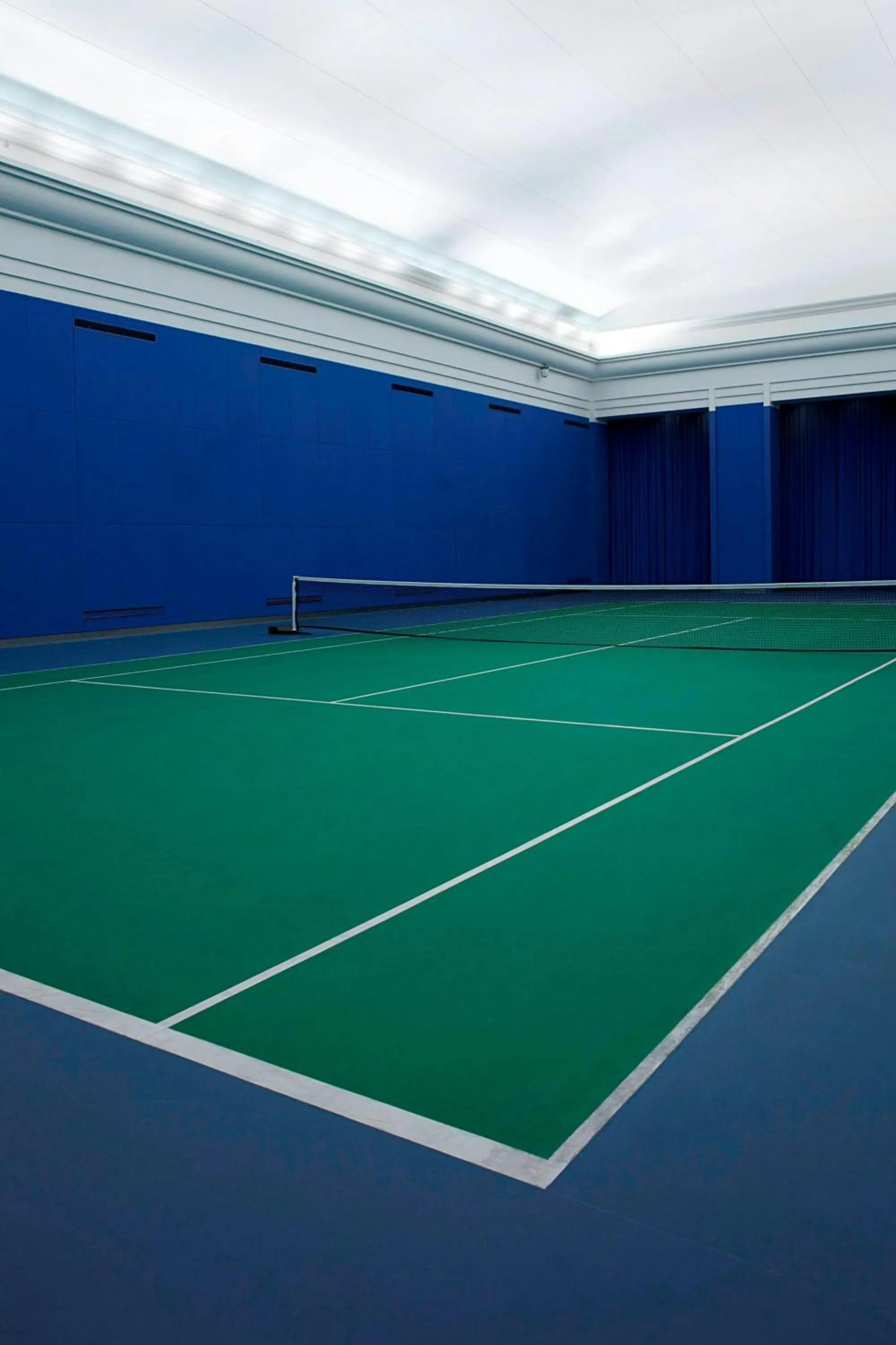 Tennis court in Renaissance Tianjin Lakeview Hotel