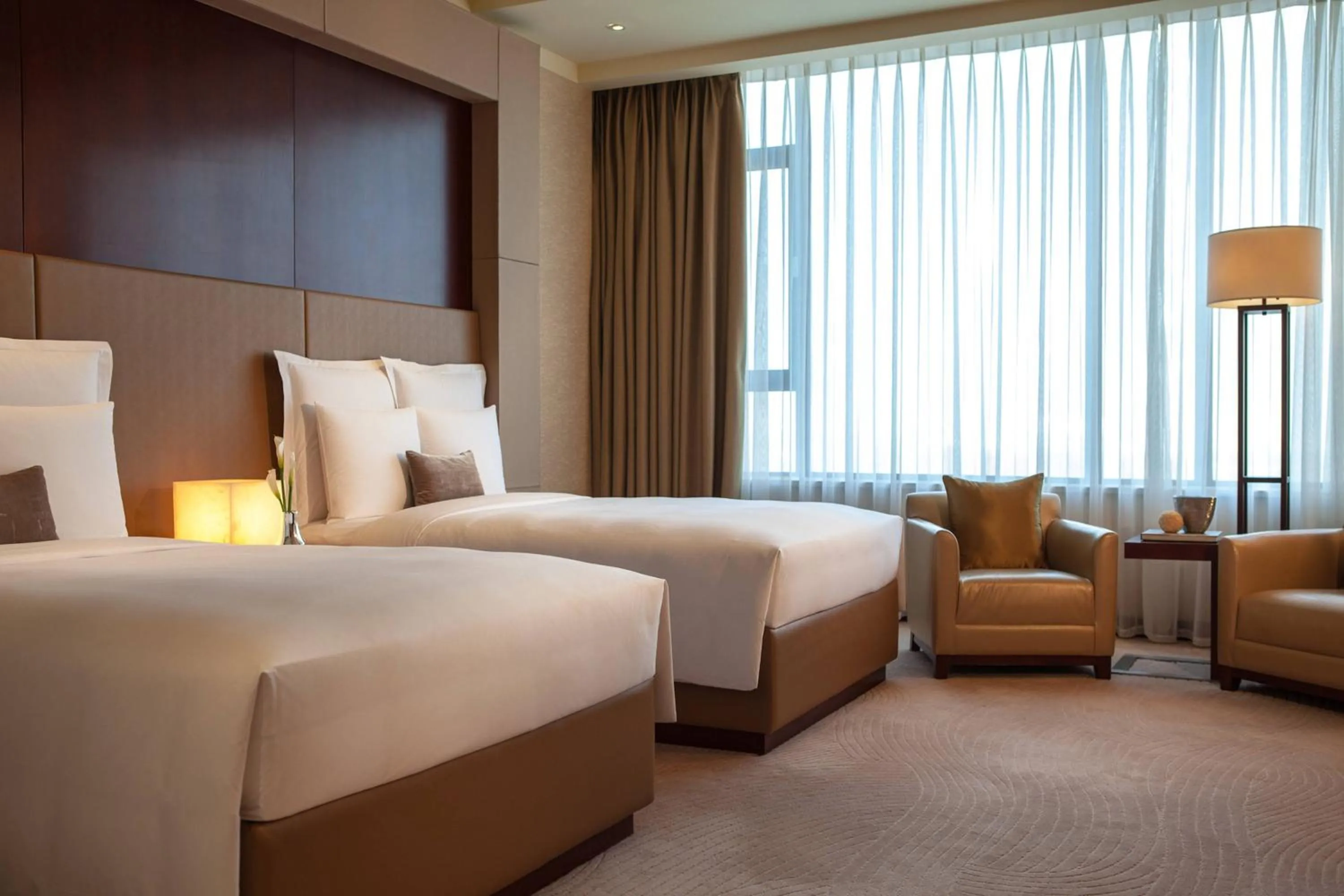 Bedroom, Bed in Renaissance Tianjin Lakeview Hotel