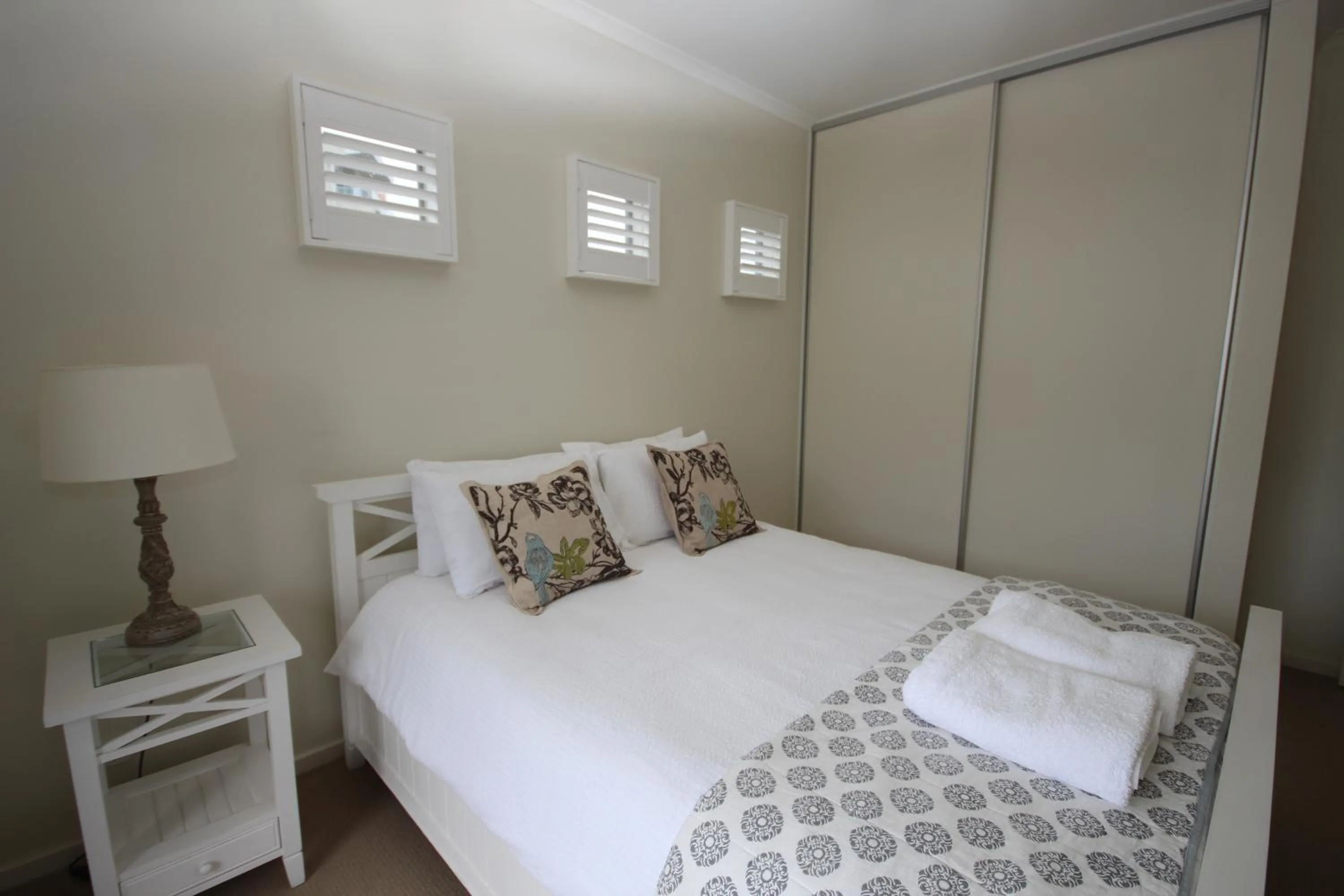 Bedroom, Bed in Wallaroo Marina Apartments