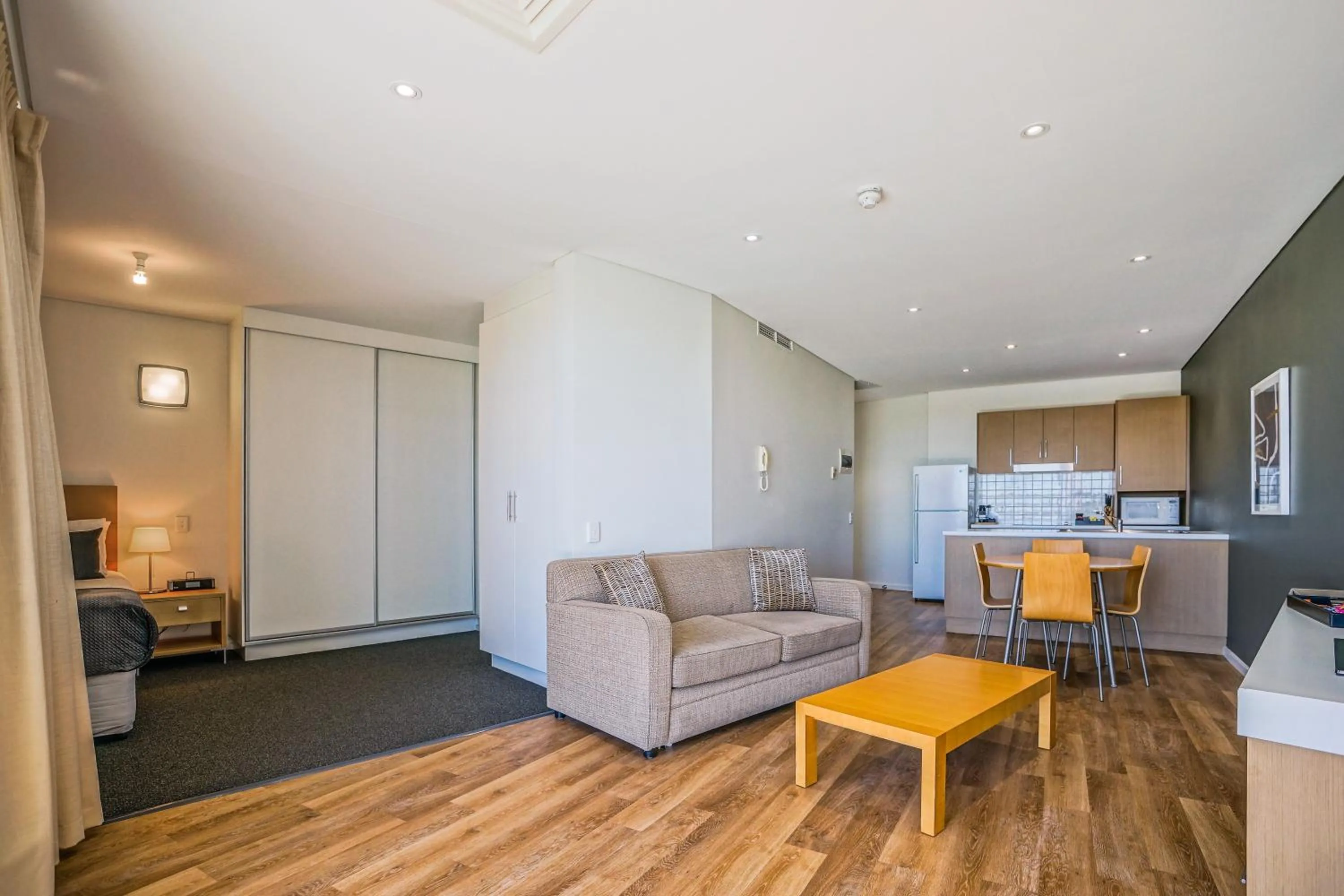 Kitchen or kitchenette in Wallaroo Marina Apartments