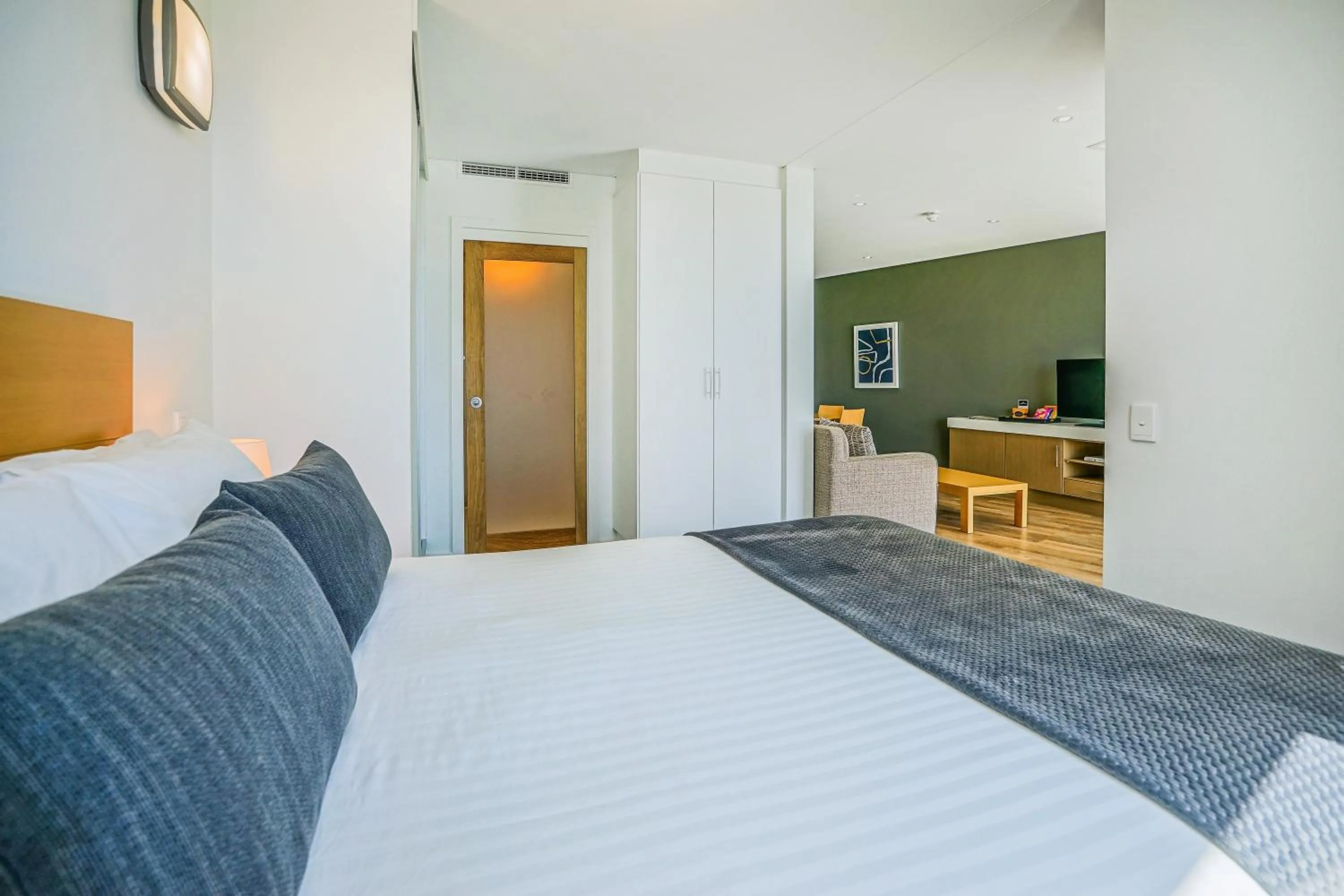 Bedroom, Bed in Wallaroo Marina Apartments