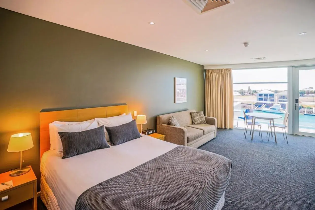 Suite with Sea View in Wallaroo Marina Apartments Suite with Sea View in Wallaroo Marina Apartments