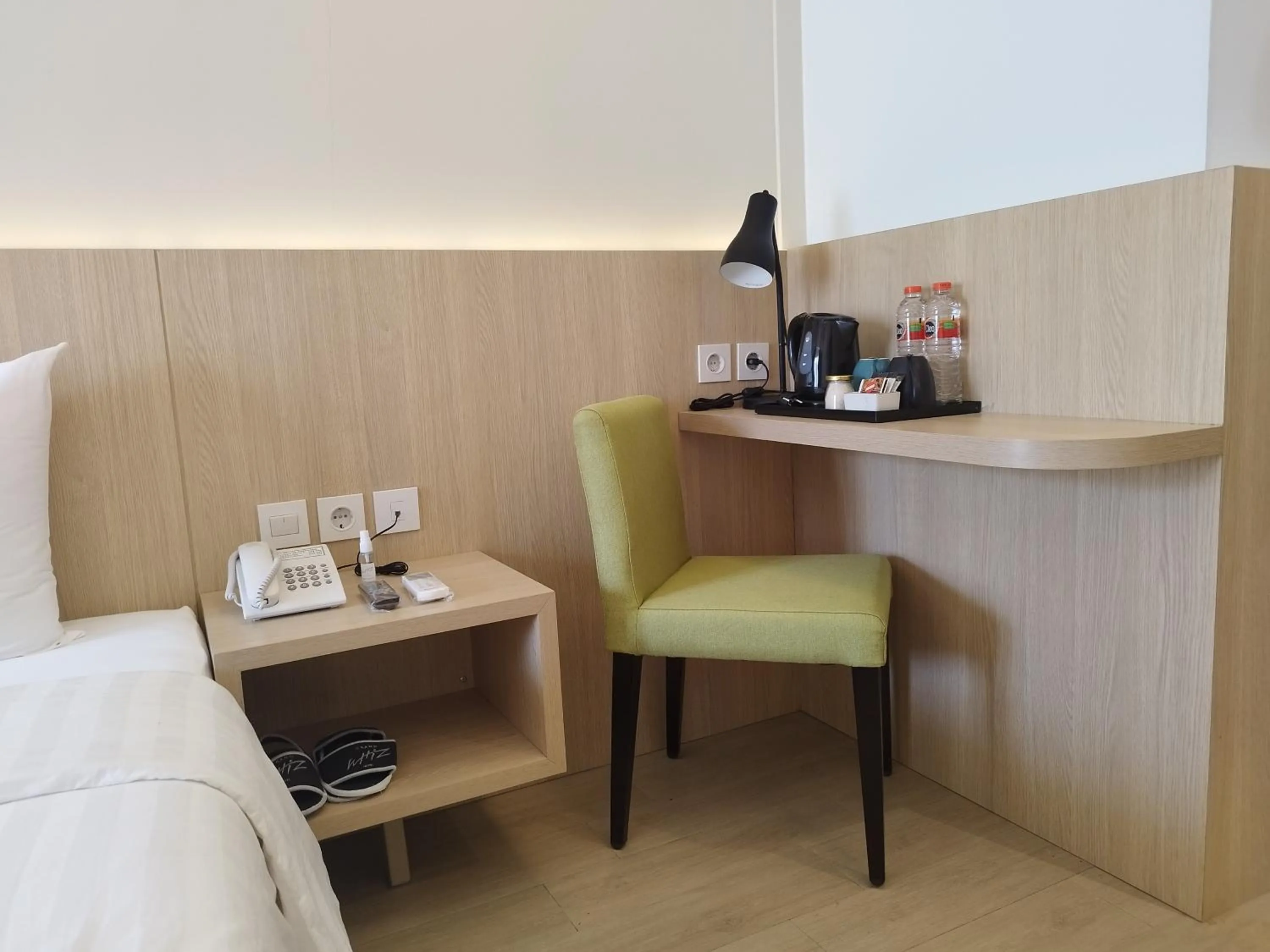 Bedroom, Bed in Grand Whiz Hotel Trawas Mojokerto