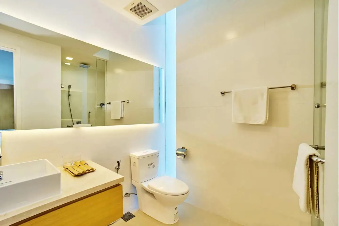 Toilet in Clean & Quiet Villa - The Point Resort