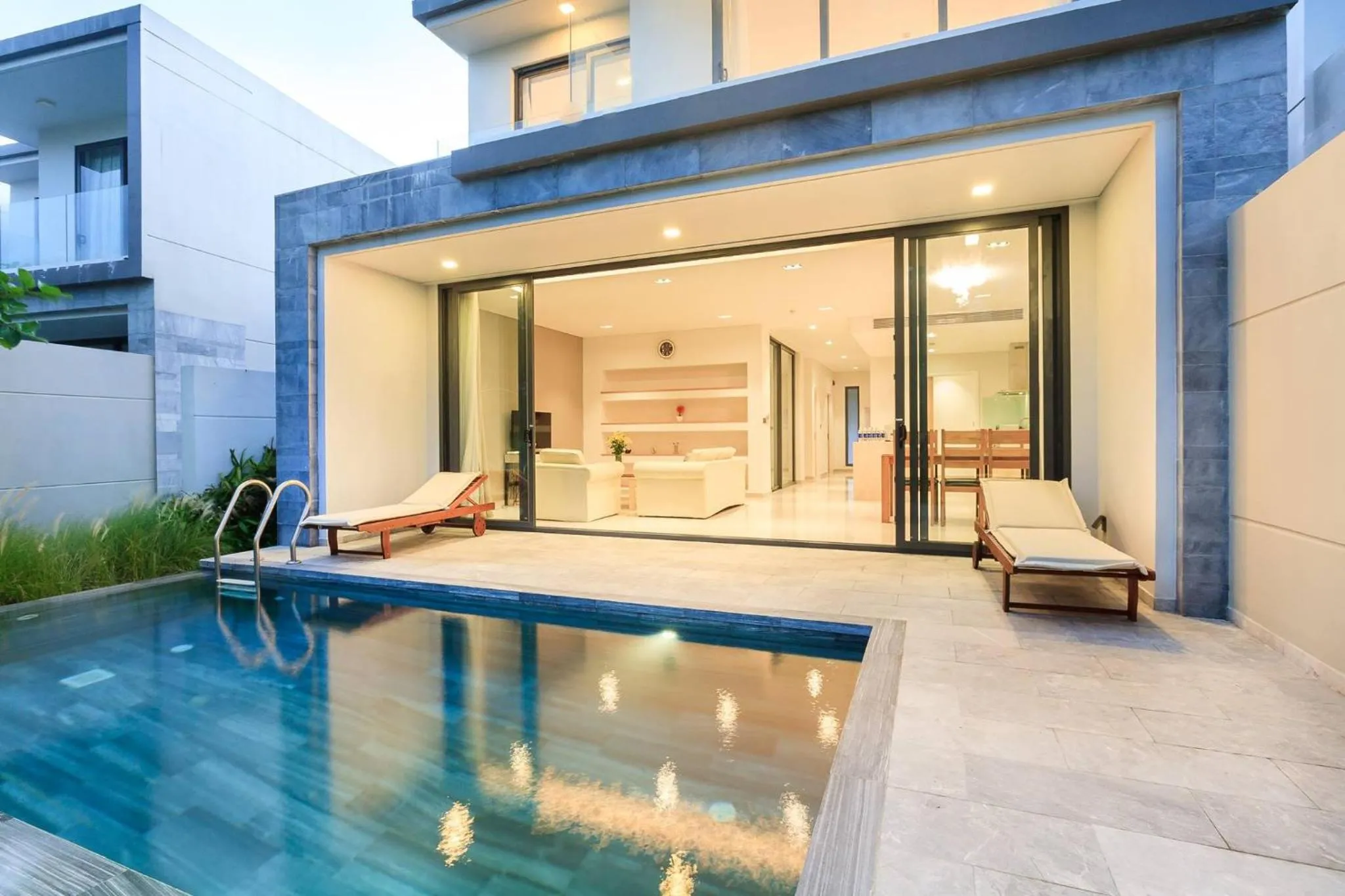 Facade/entrance in Clean & Quiet Villa - The Point Resort