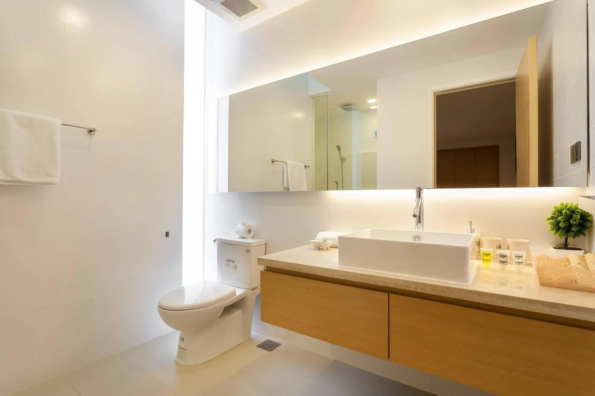 Toilet in Clean & Quiet Villa - The Point Resort