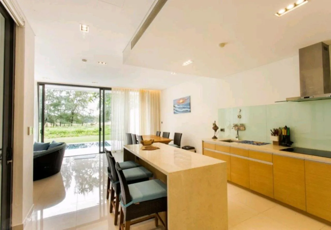 stove in Clean & Quiet Villa - The Point Resort