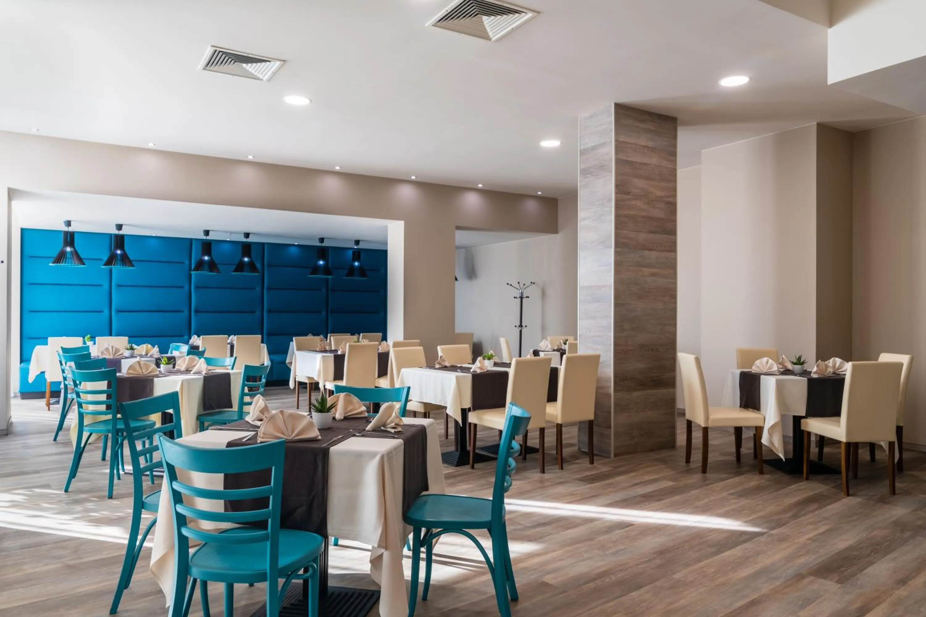 Restaurant/places to eat in Azalia Beach Hotel Balneo & SPA