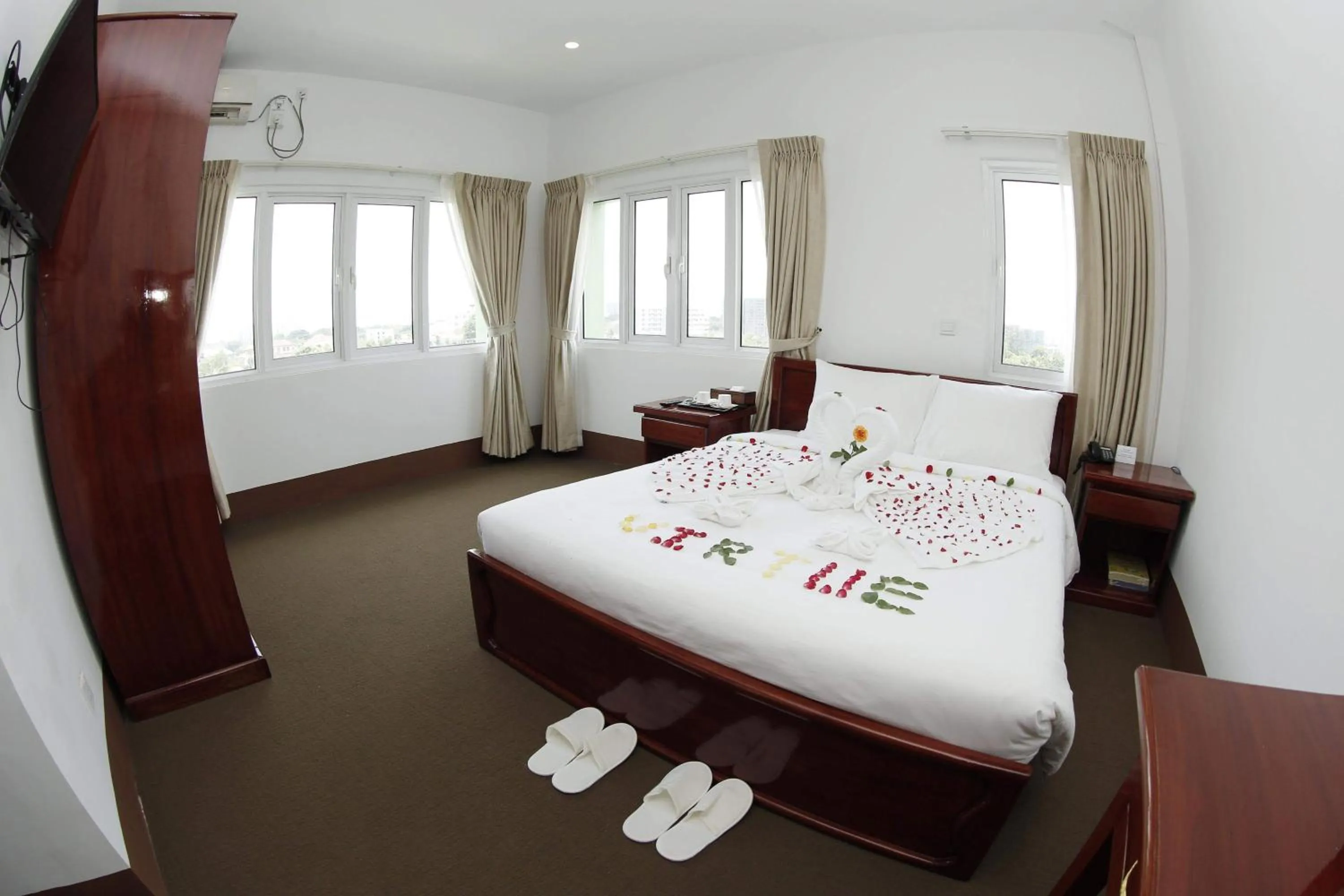 Bedroom in Virtue Highland Hotel