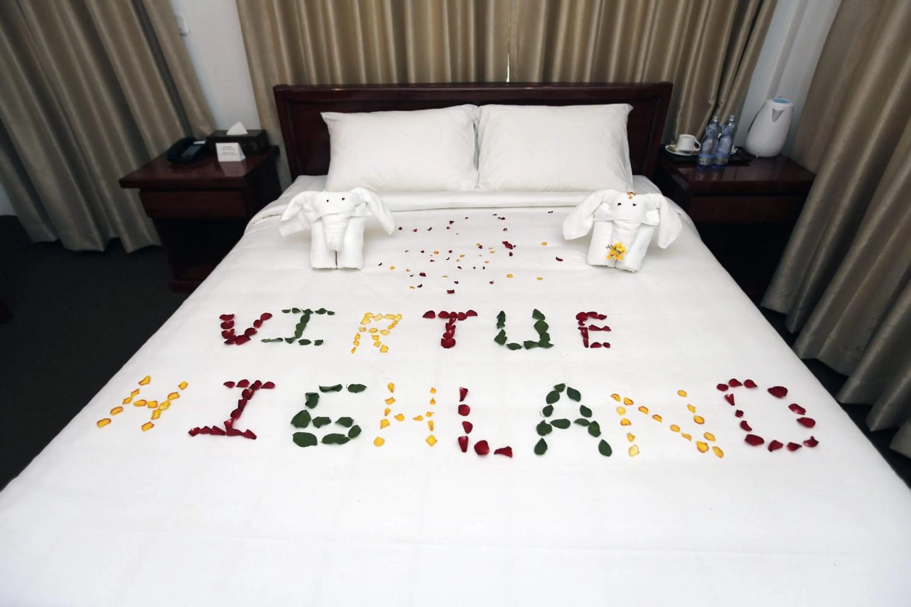 Photo of the whole room in Virtue Highland Hotel