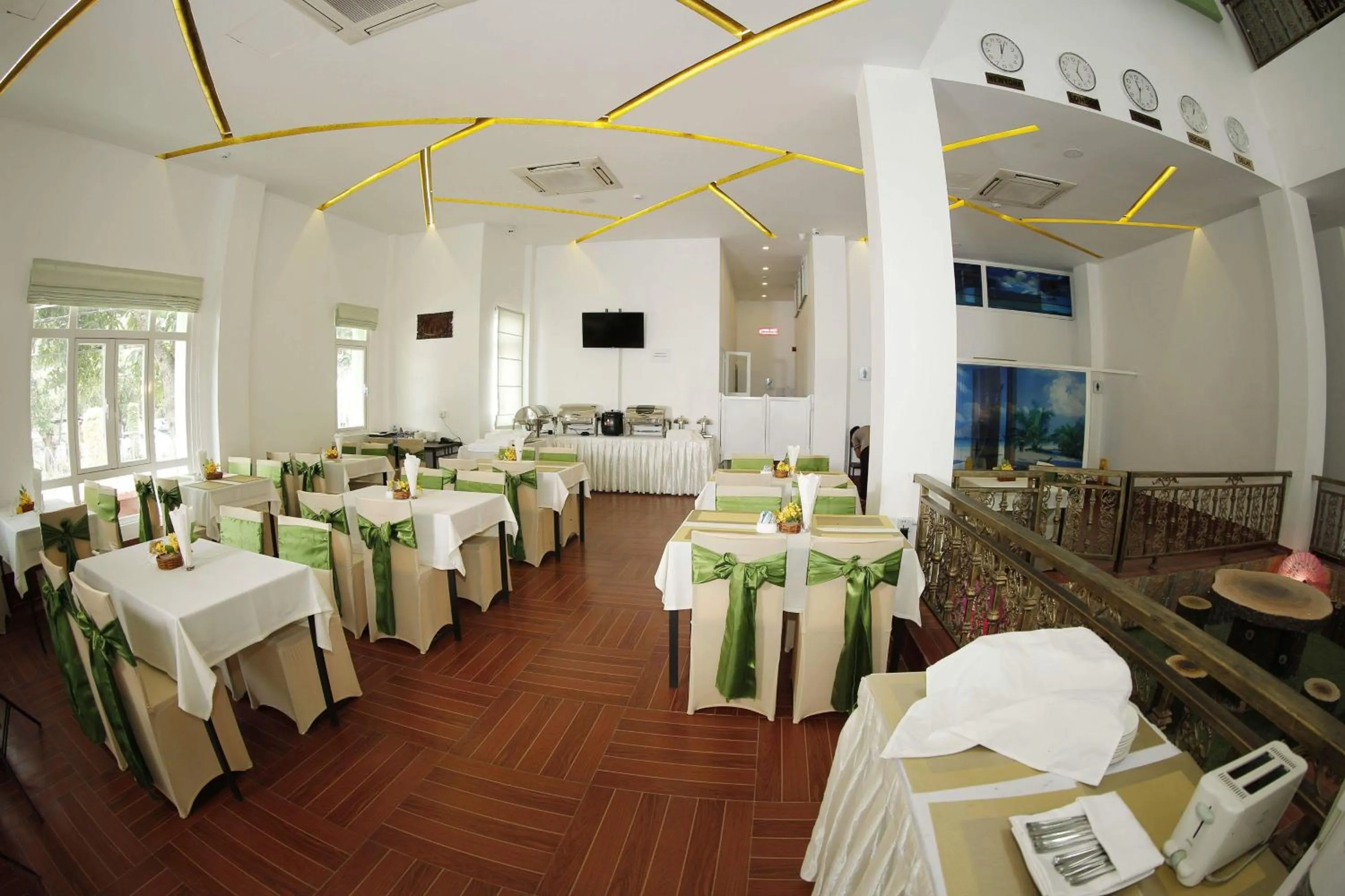 Restaurant/places to eat in Virtue Highland Hotel