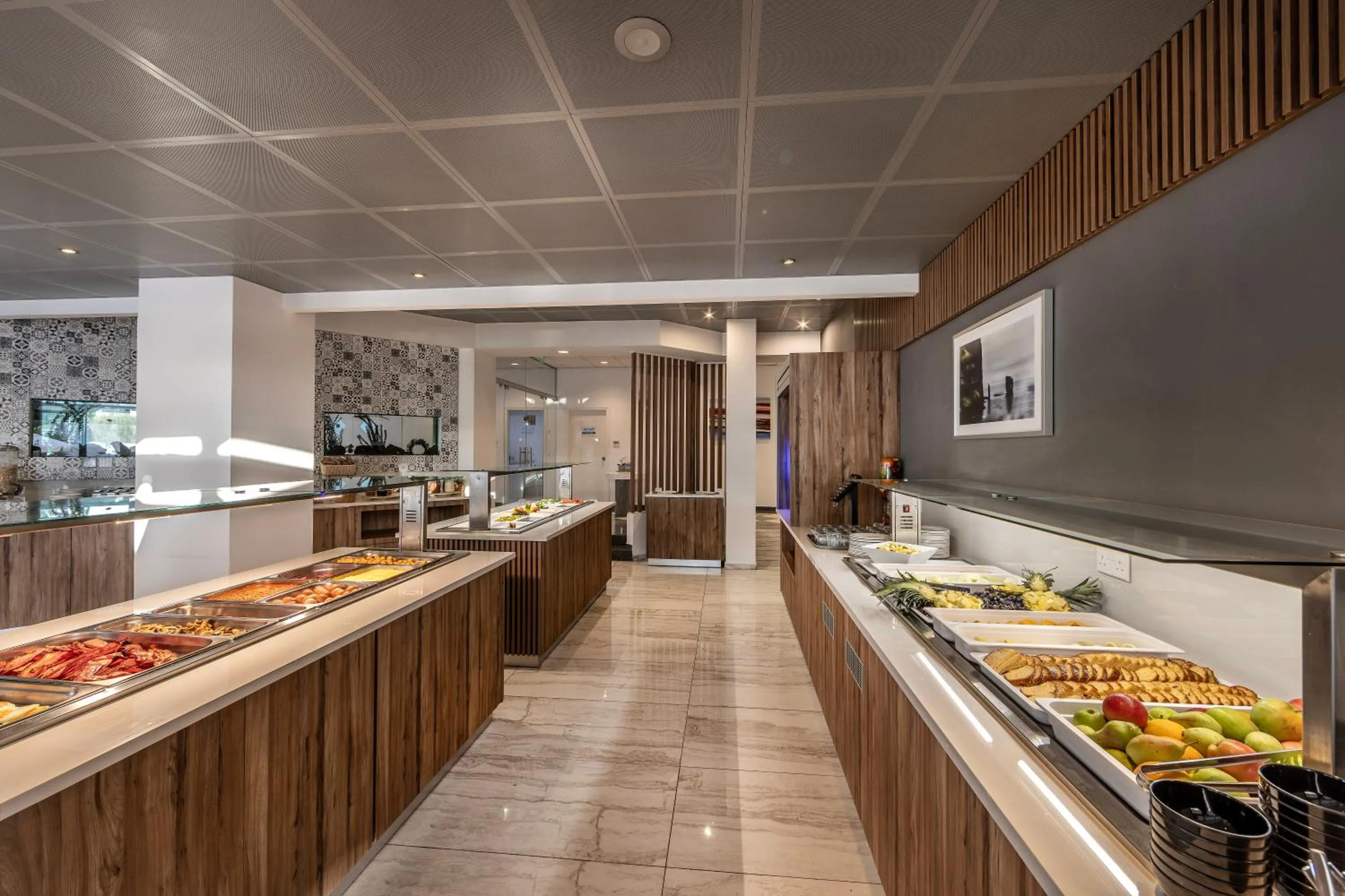 Restaurant/places to eat in Lantiana Gardens ApartHotel