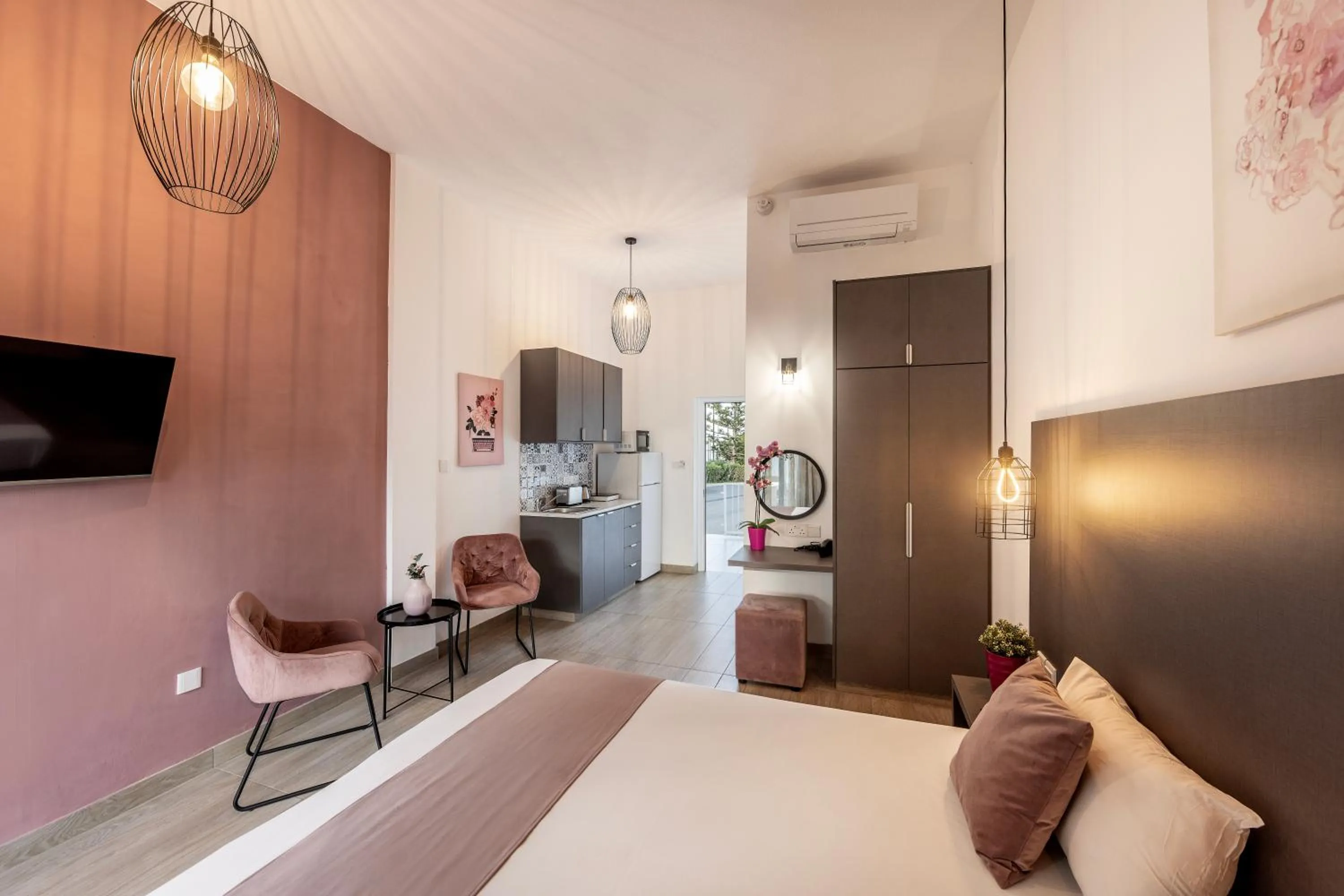 Photo of the whole room, Bed in Lantiana Gardens ApartHotel