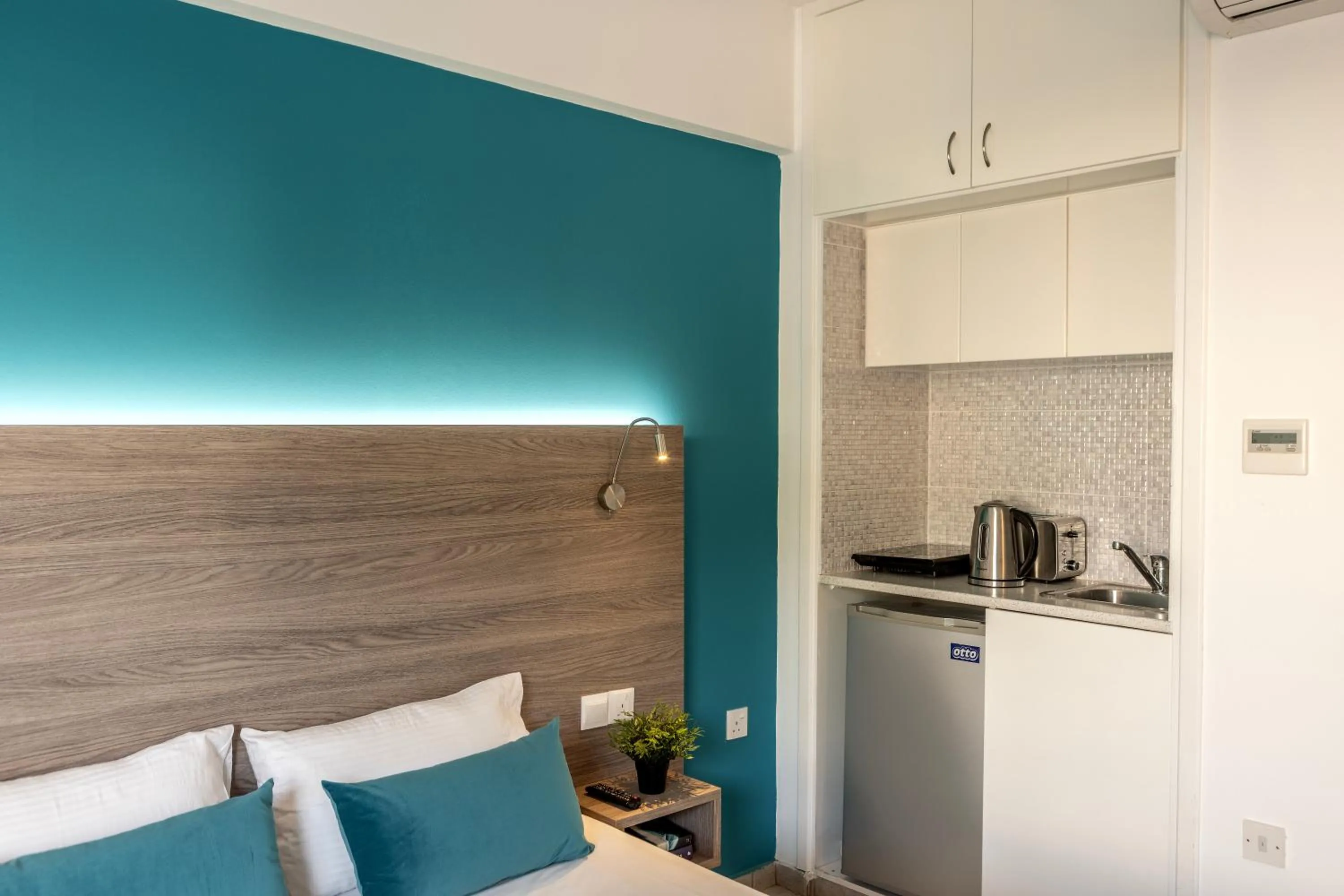 Kitchen or kitchenette in Lantiana Gardens ApartHotel