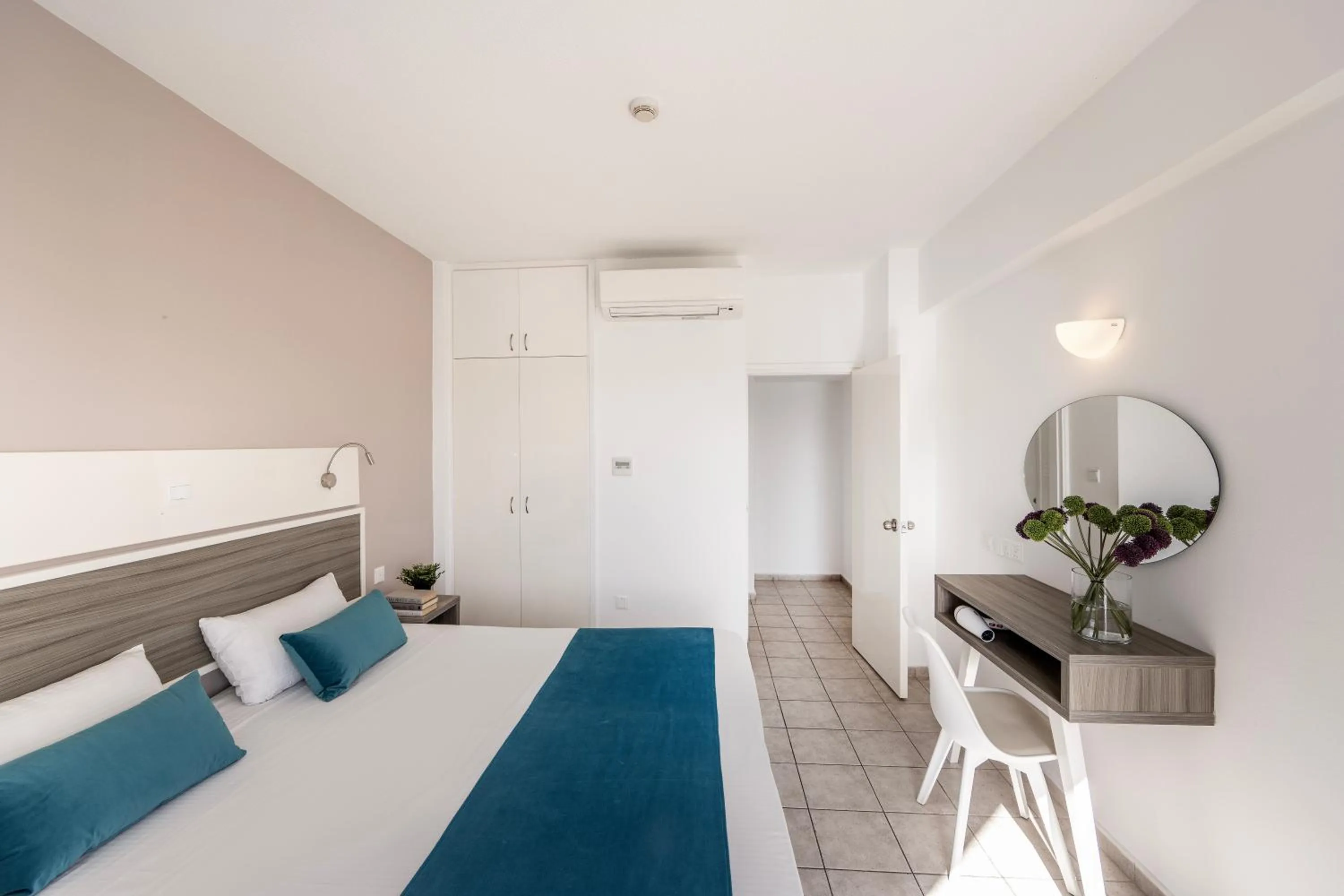 Bedroom, Bed in Lantiana Gardens ApartHotel