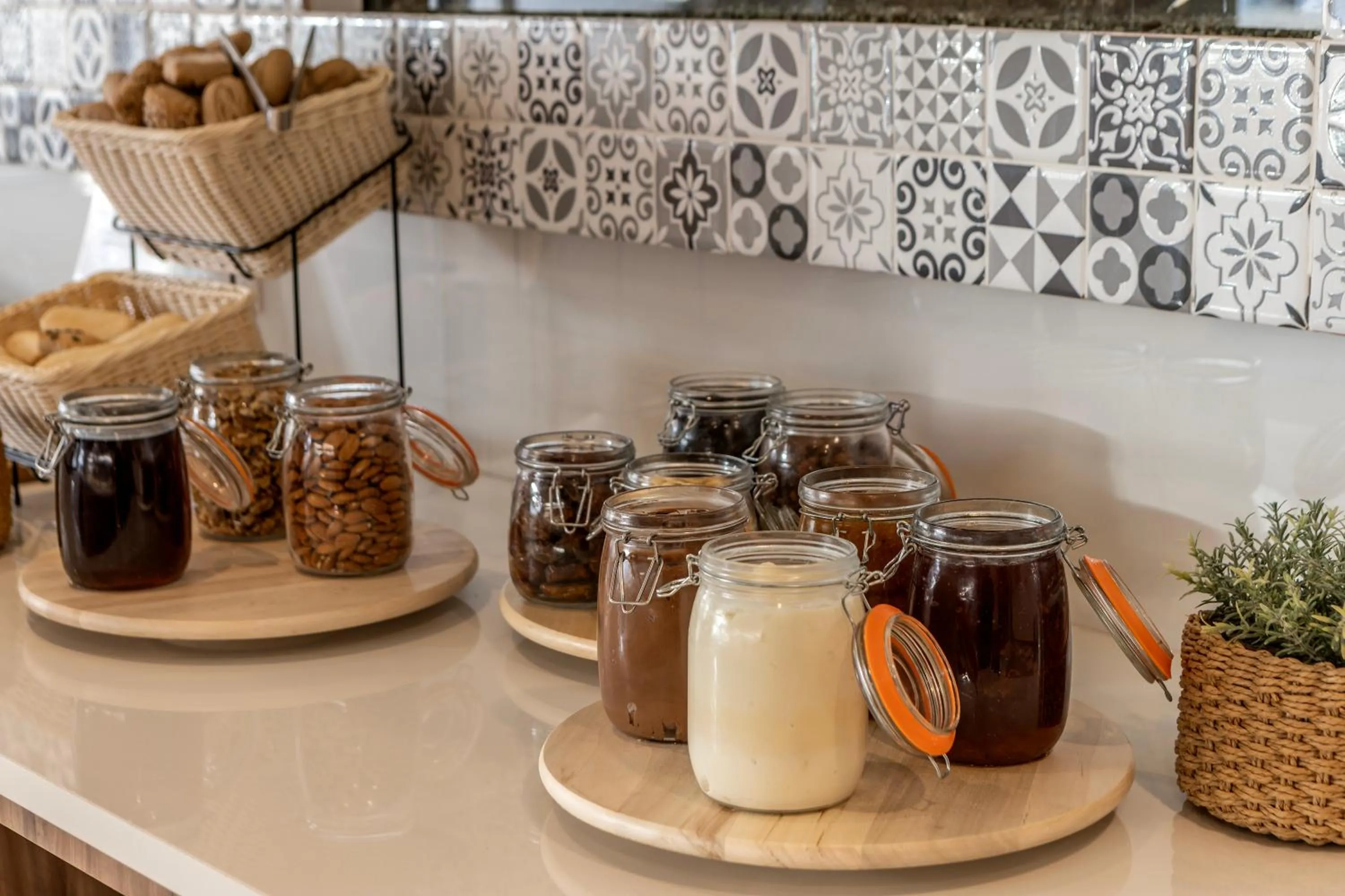 Restaurant/places to eat in Lantiana Gardens ApartHotel