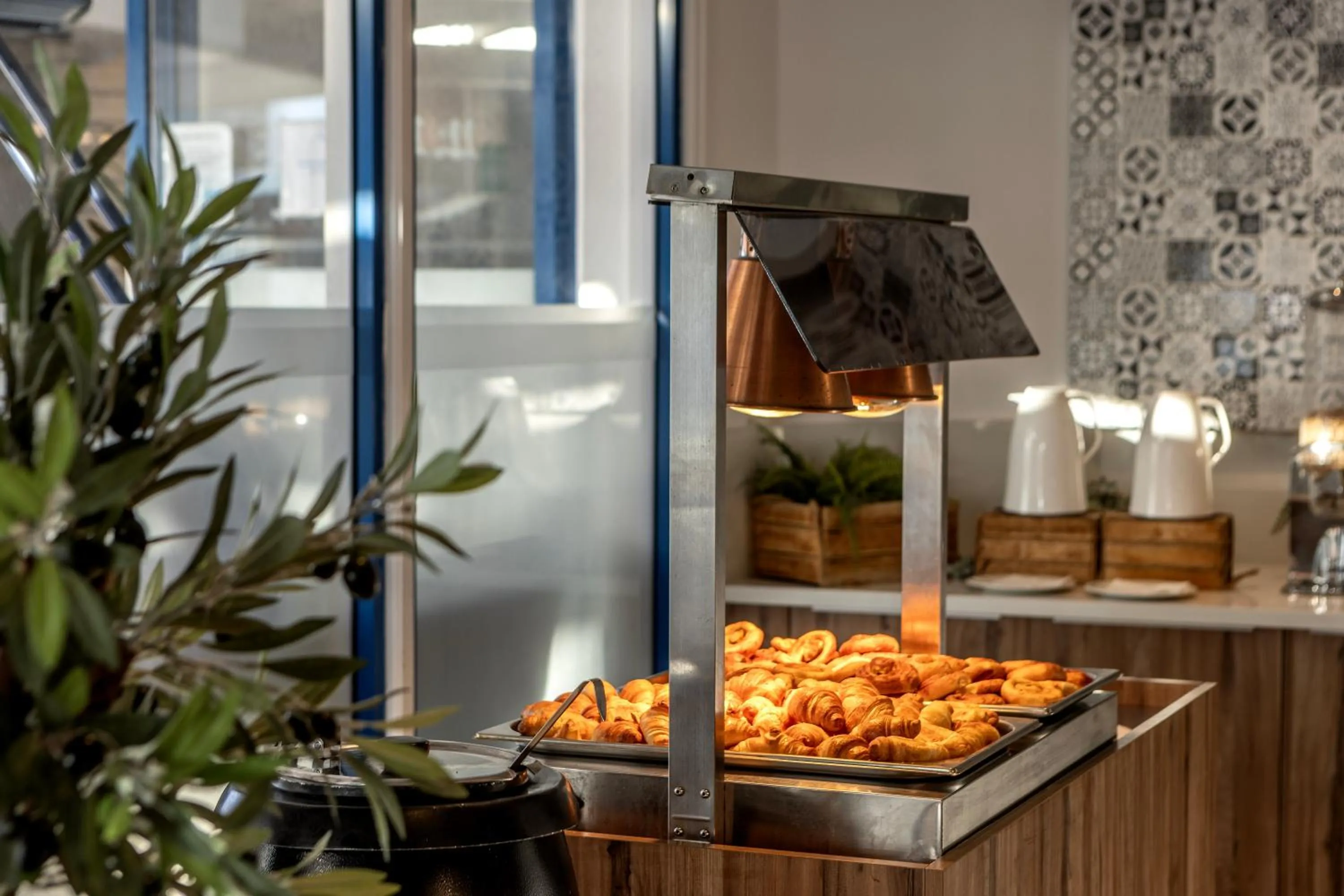 Restaurant/places to eat in Lantiana Gardens ApartHotel