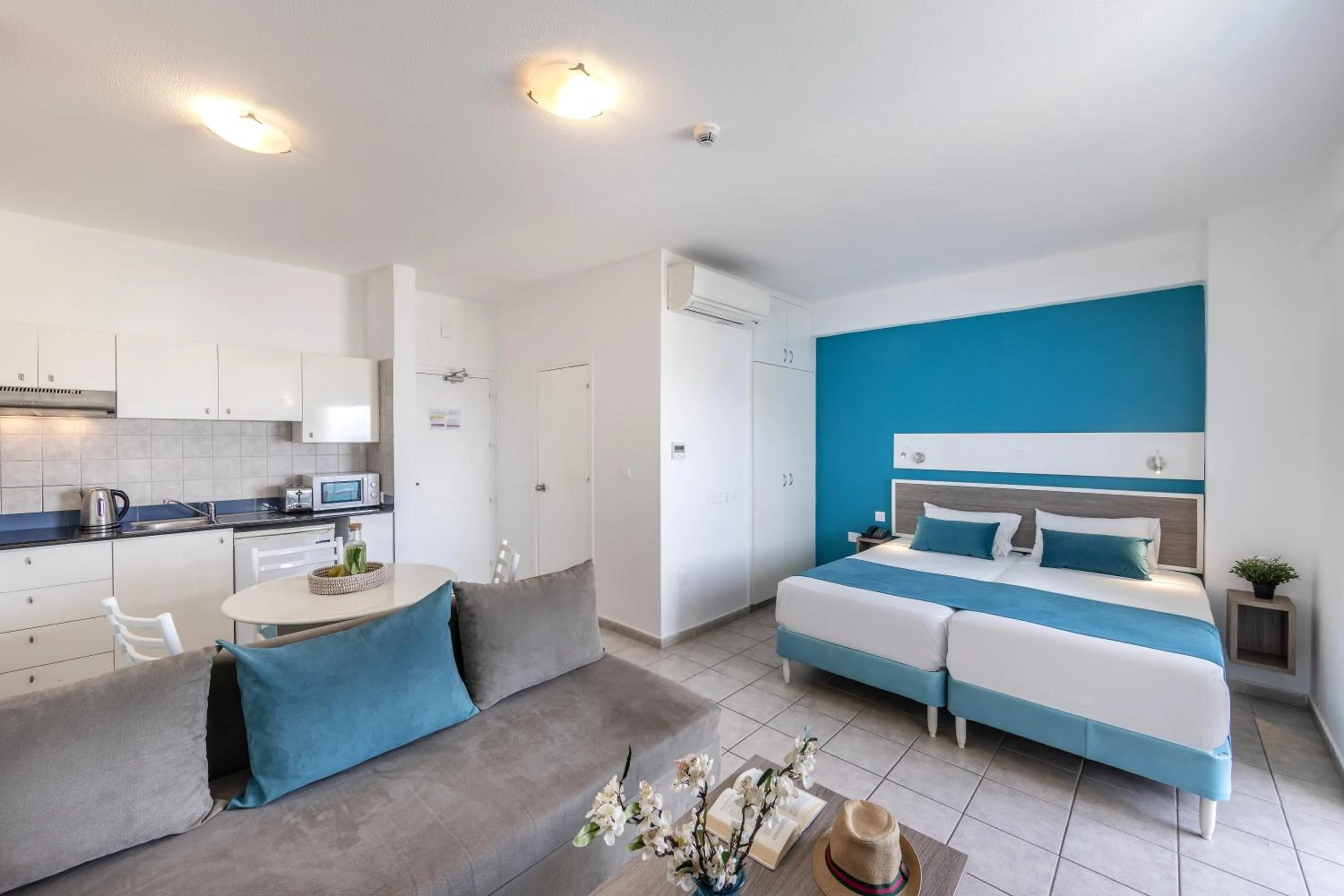 Bed in Lantiana Gardens ApartHotel