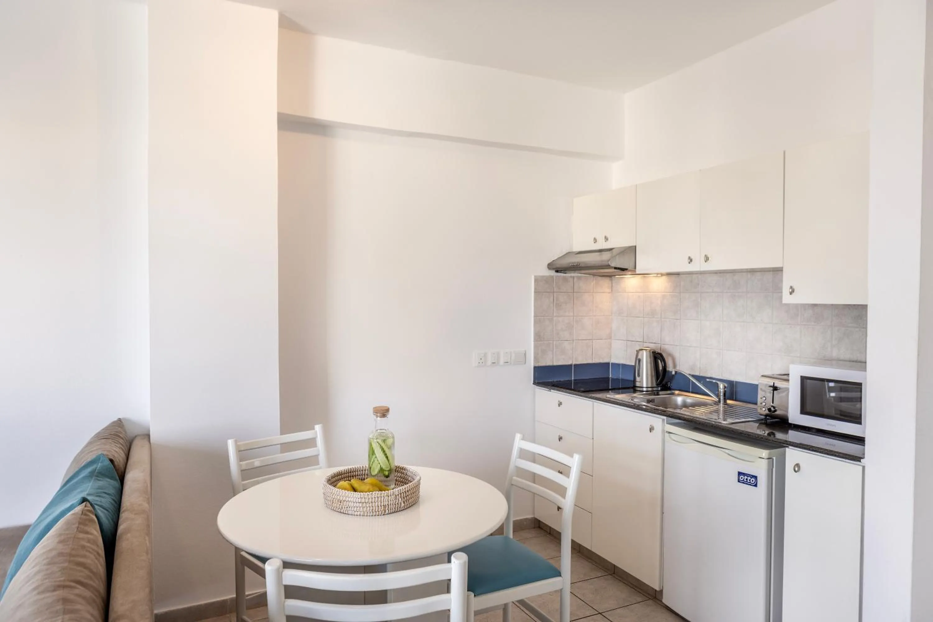 Kitchen or kitchenette in Lantiana Gardens ApartHotel