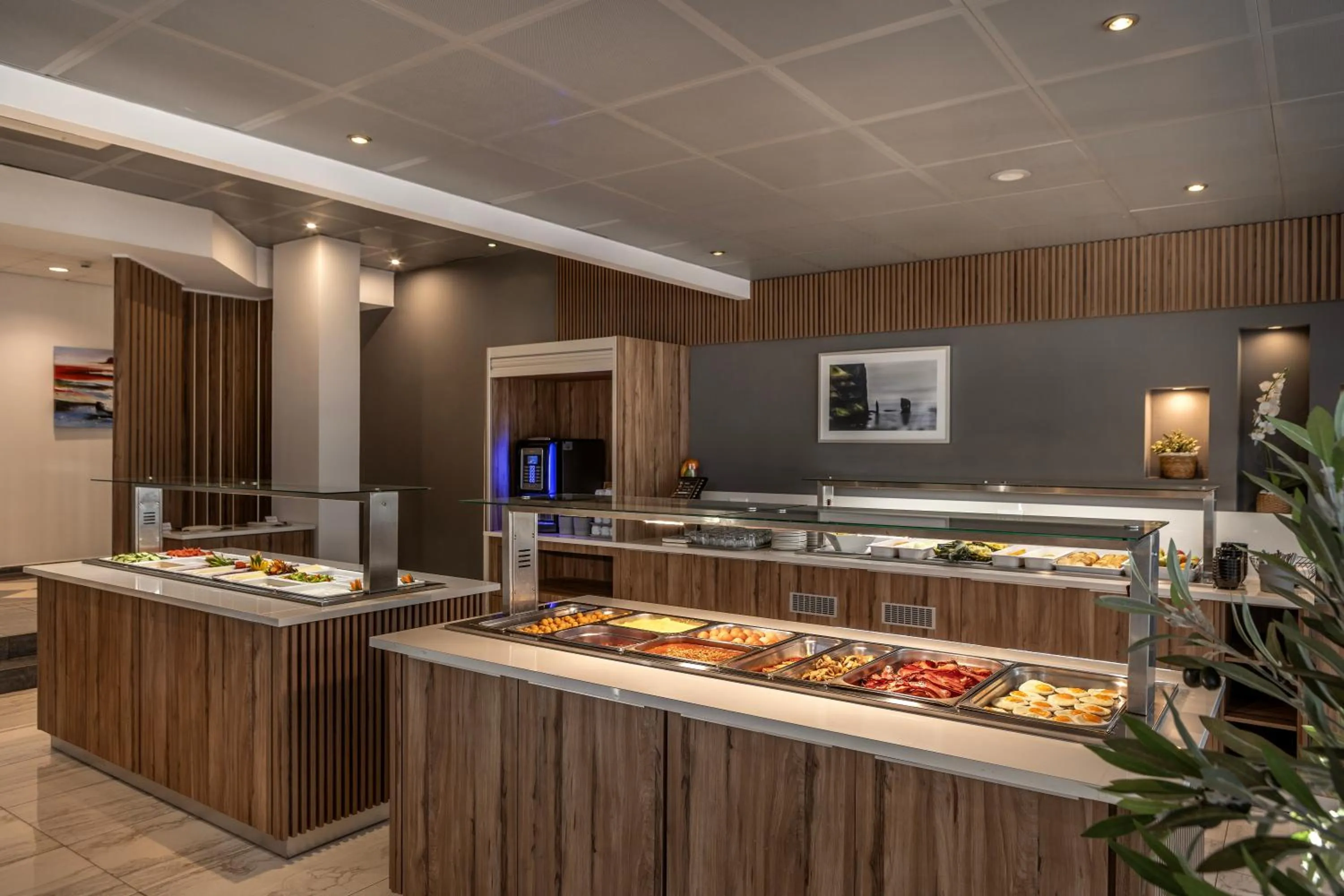 Restaurant/places to eat in Lantiana Gardens ApartHotel