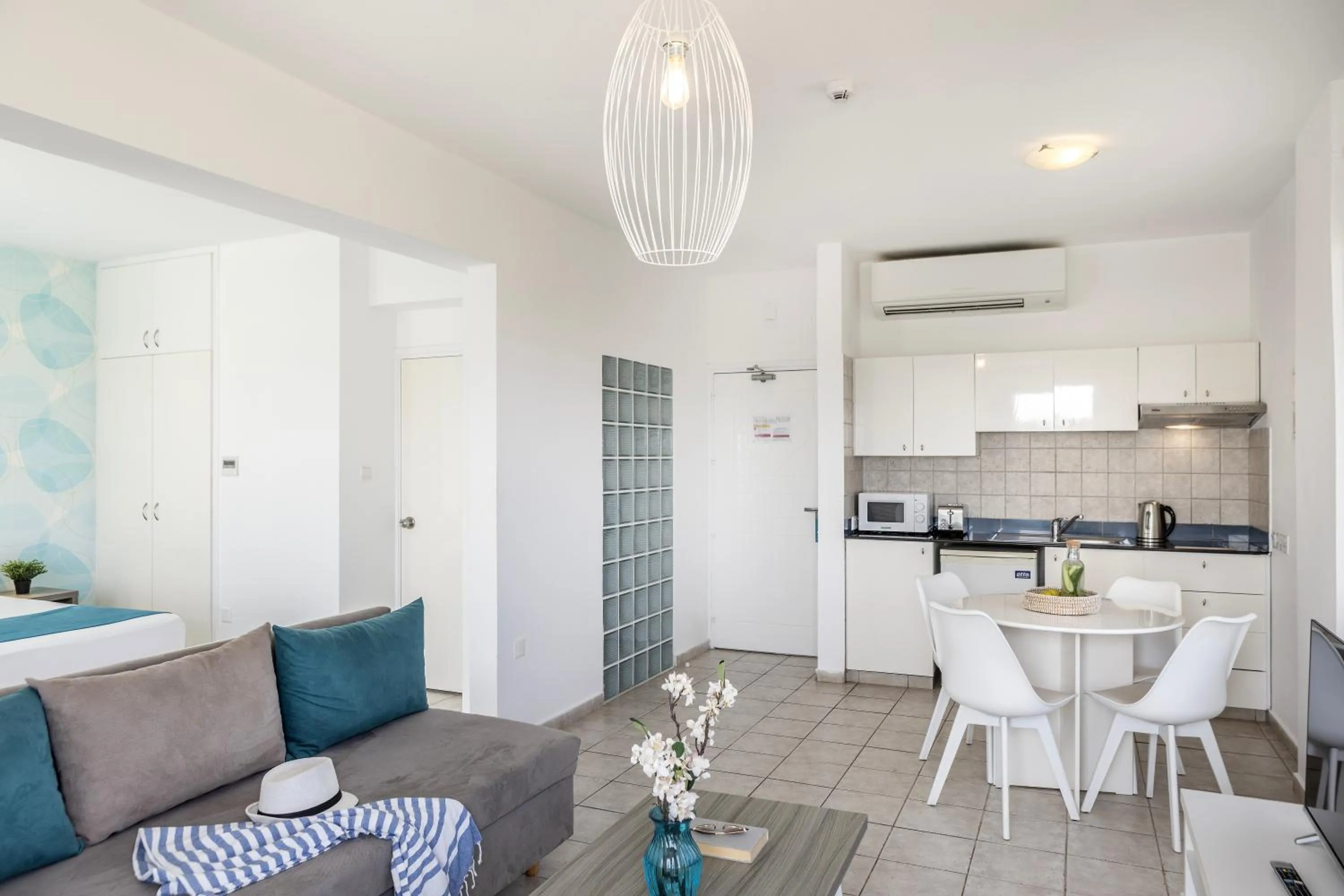 Kitchen or kitchenette in Lantiana Gardens ApartHotel