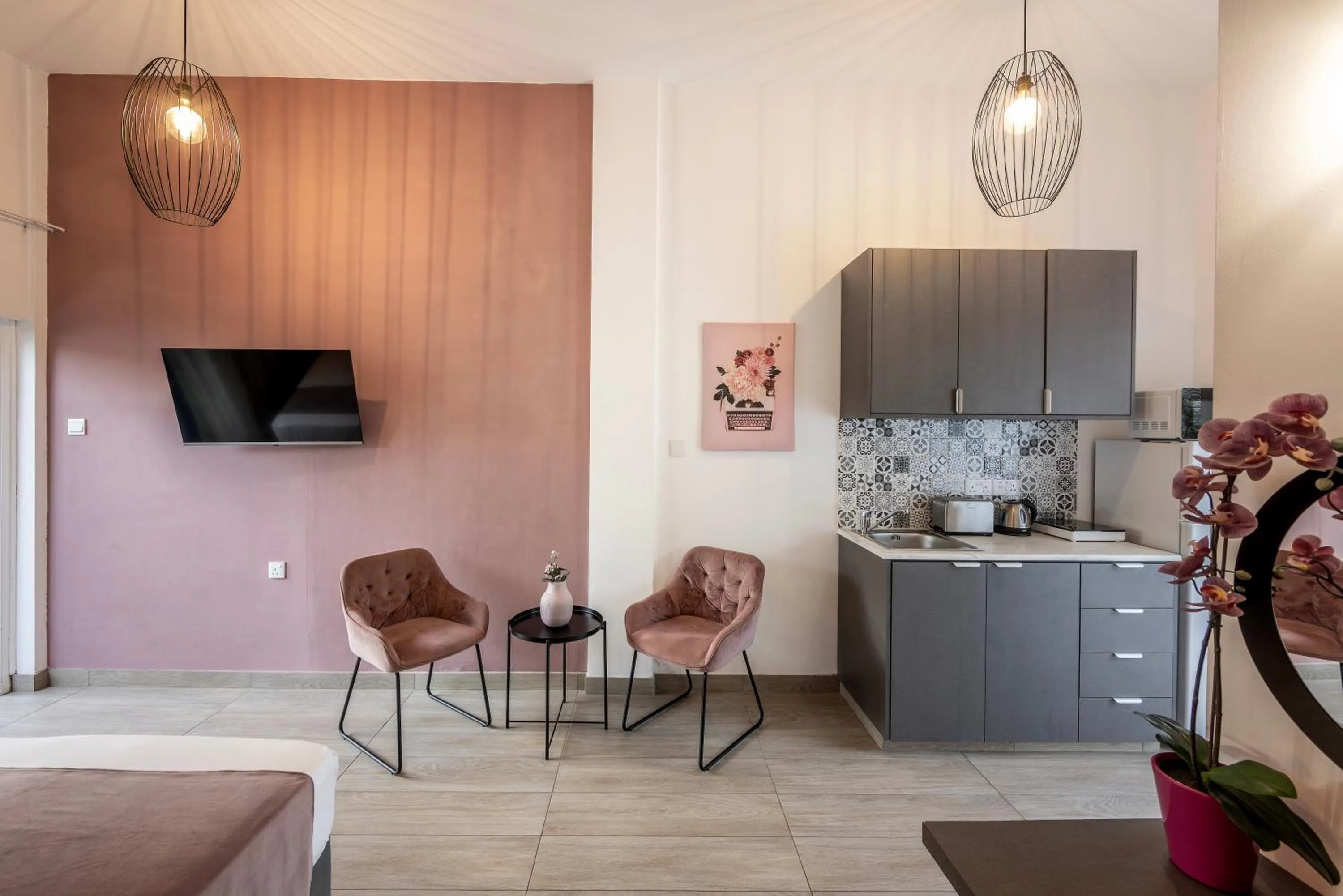 Kitchen or kitchenette in Lantiana Gardens ApartHotel