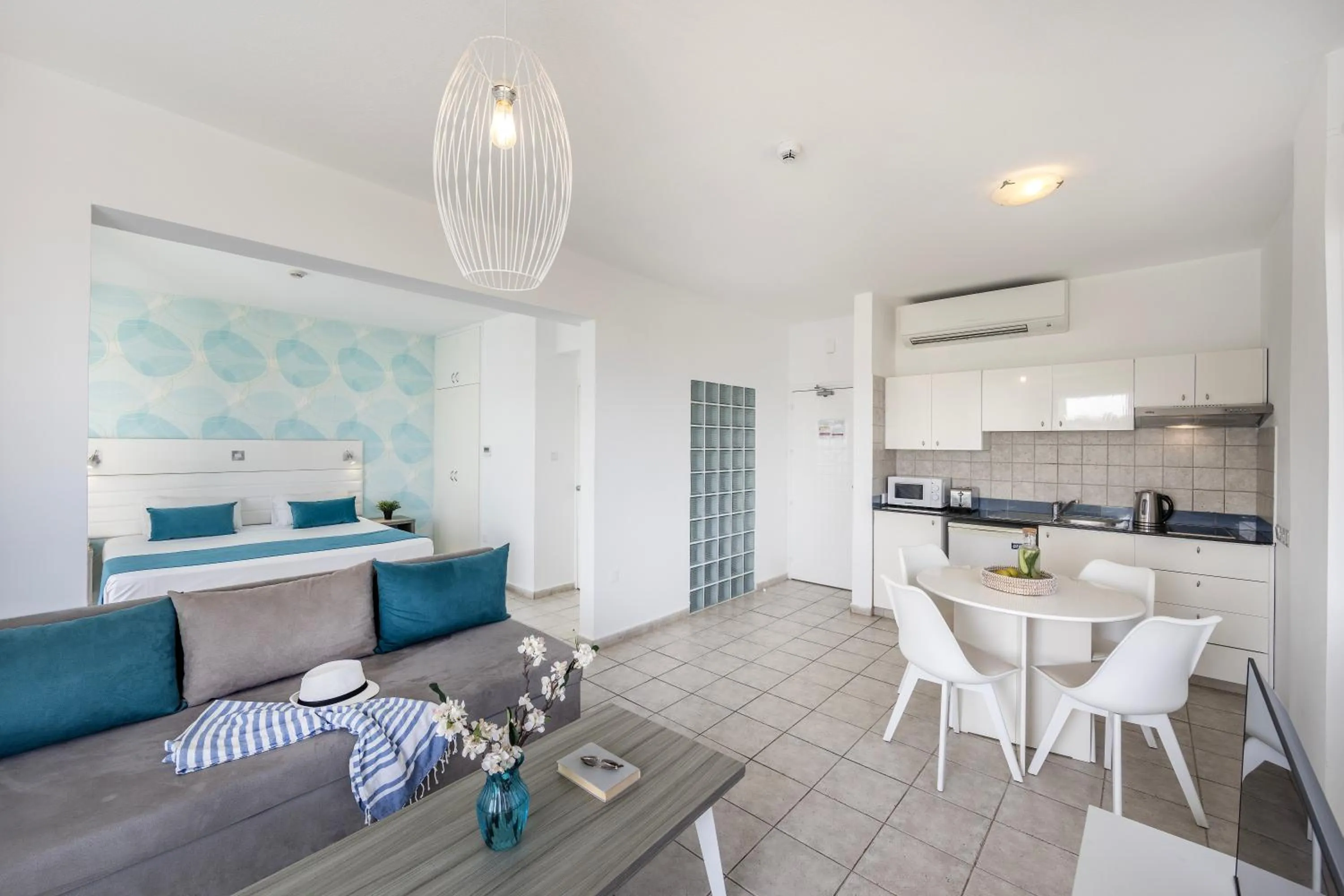 Kitchen or kitchenette in Lantiana Gardens ApartHotel