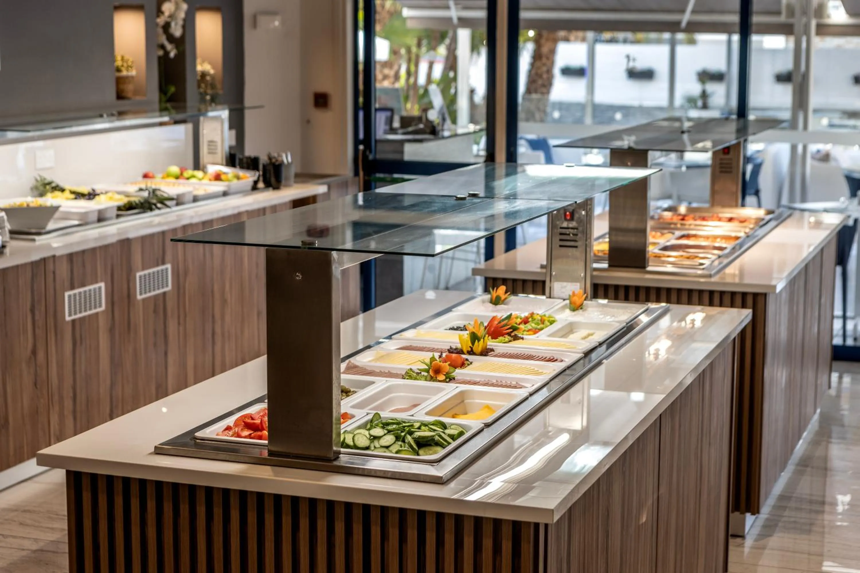 Restaurant/places to eat in Lantiana Gardens ApartHotel