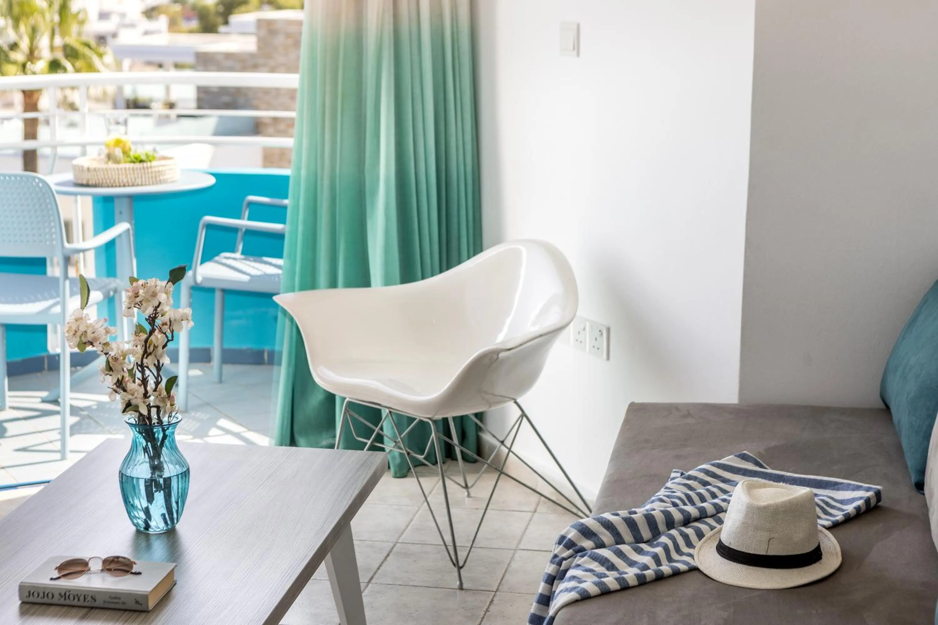 Seating area in Lantiana Gardens ApartHotel