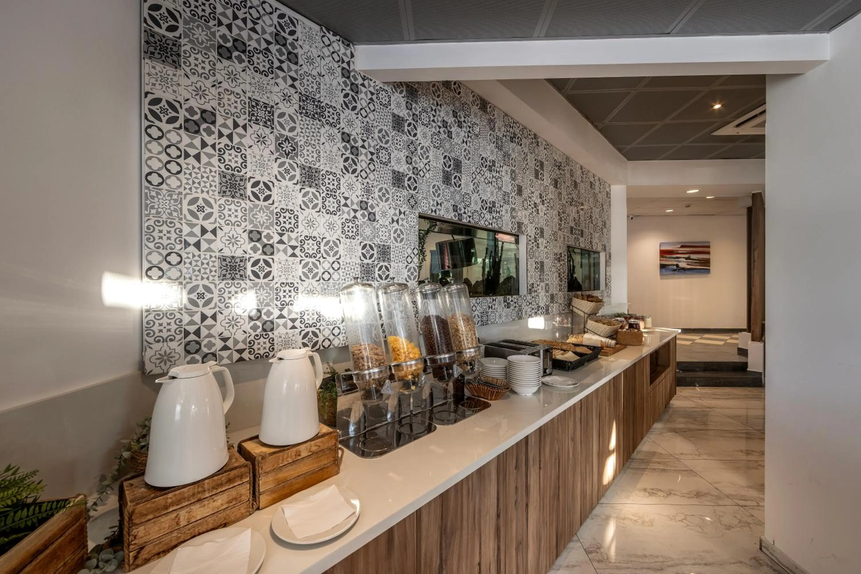 Restaurant/places to eat in Lantiana Gardens ApartHotel