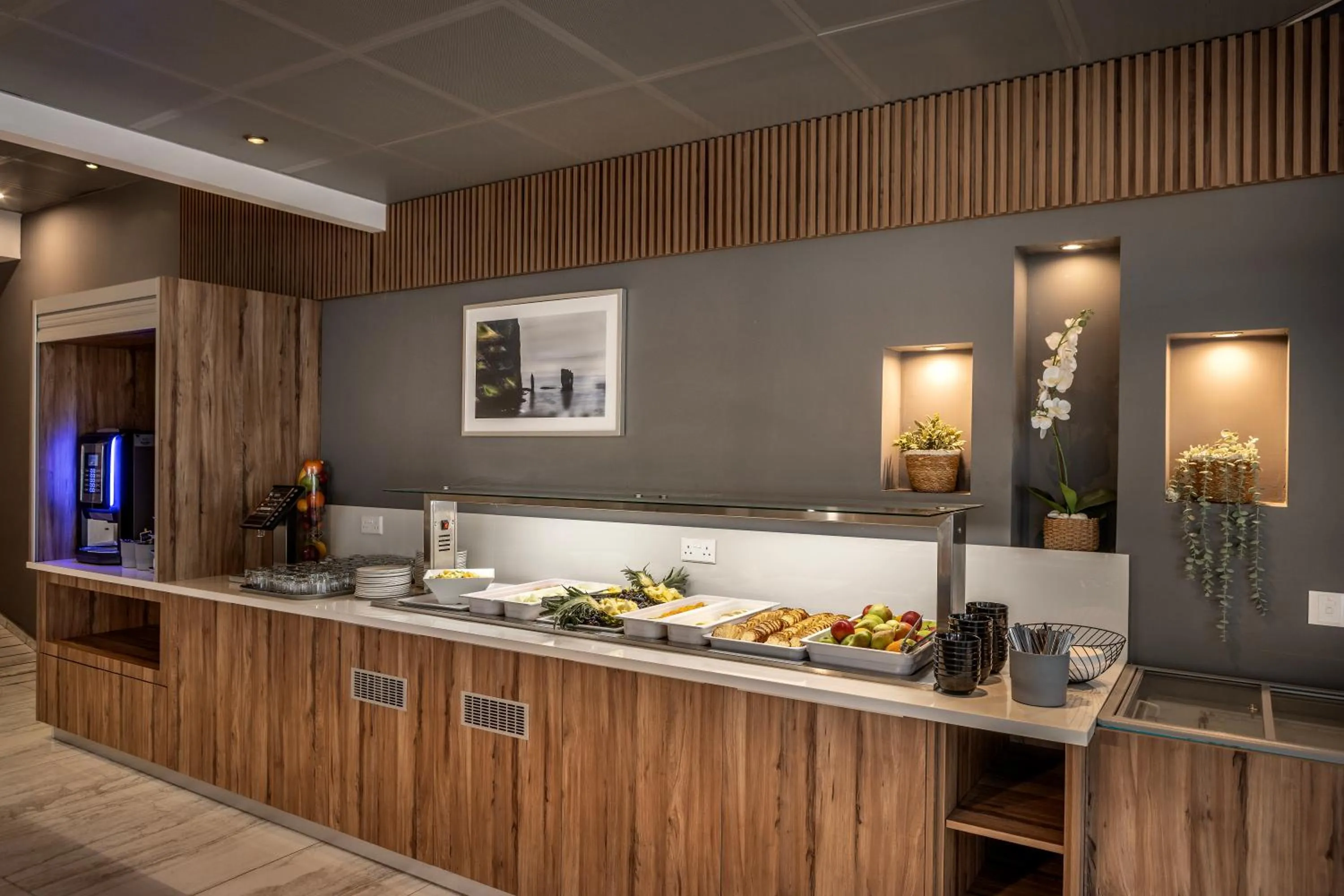 Restaurant/places to eat in Lantiana Gardens ApartHotel