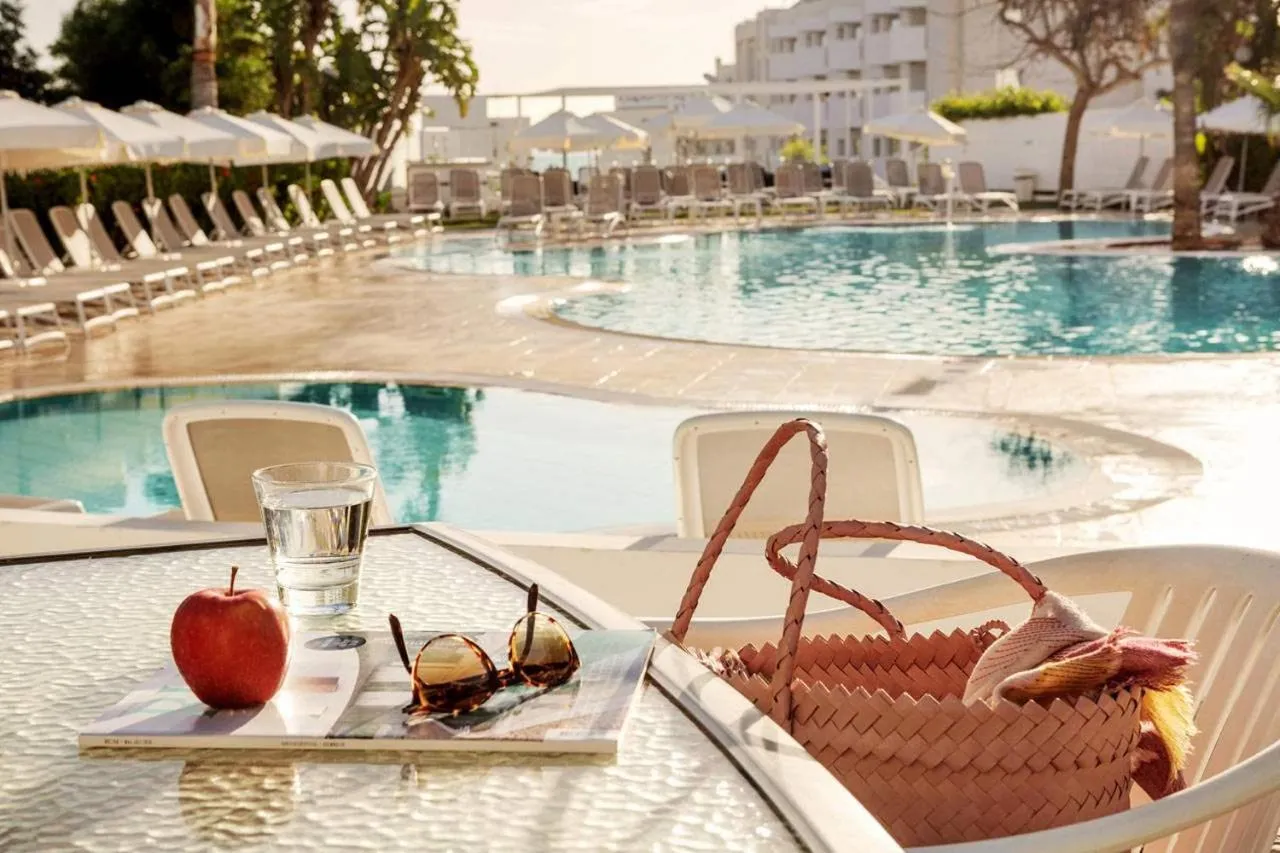 Food and drinks in Lantiana Gardens ApartHotel