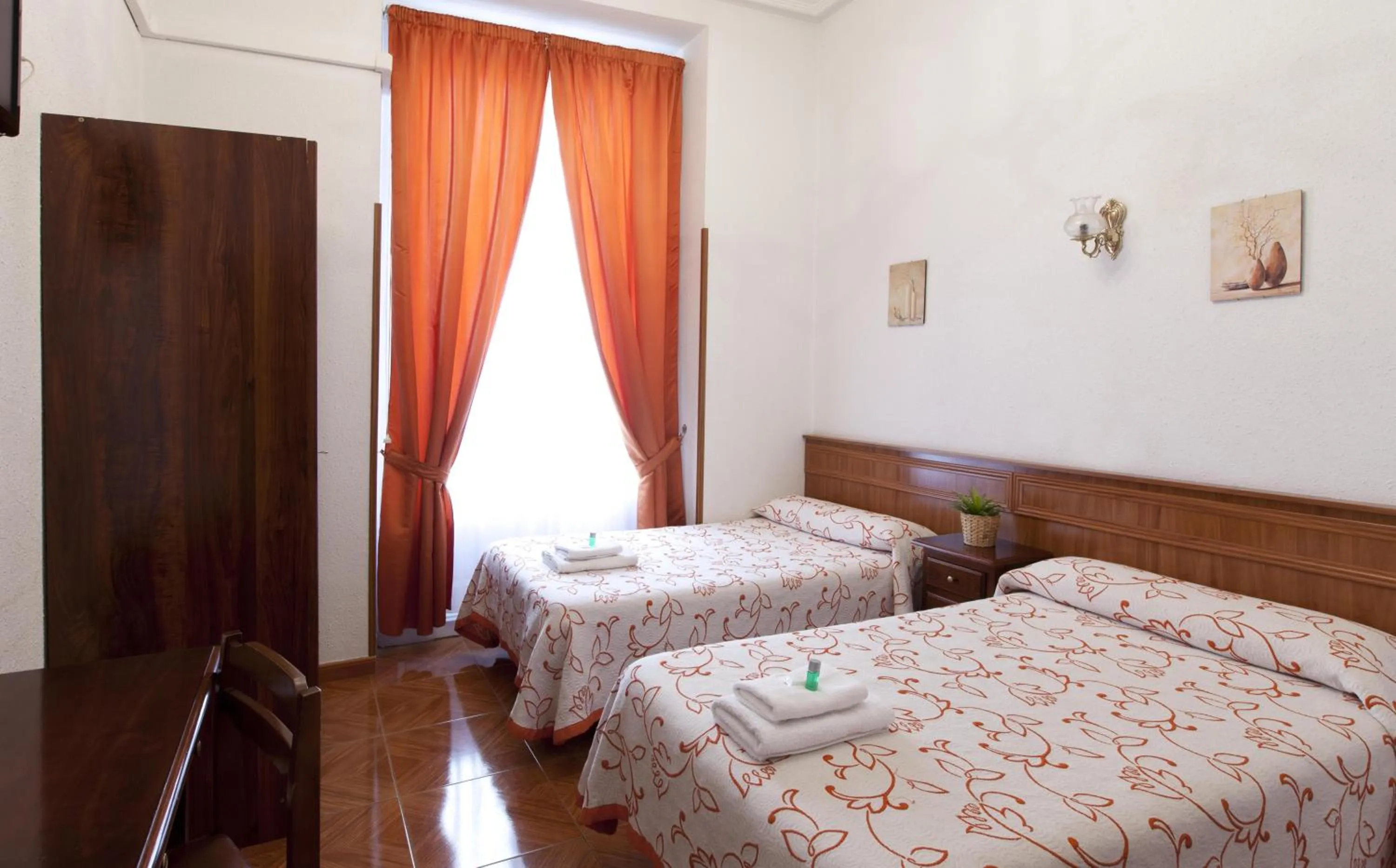 Photo of the whole room, Bed in Hostal Condestable