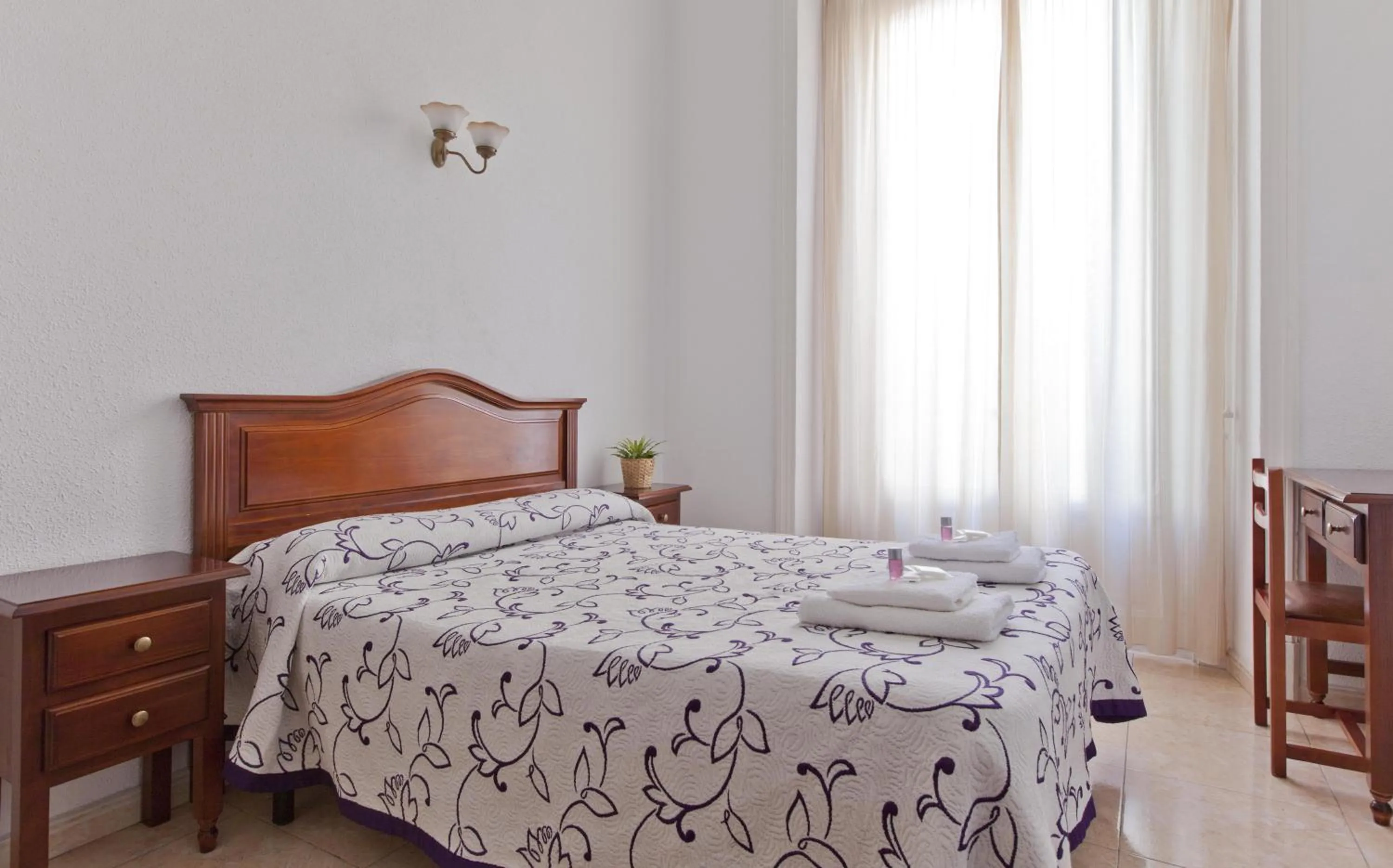 Photo of the whole room, Bed in Hostal Condestable