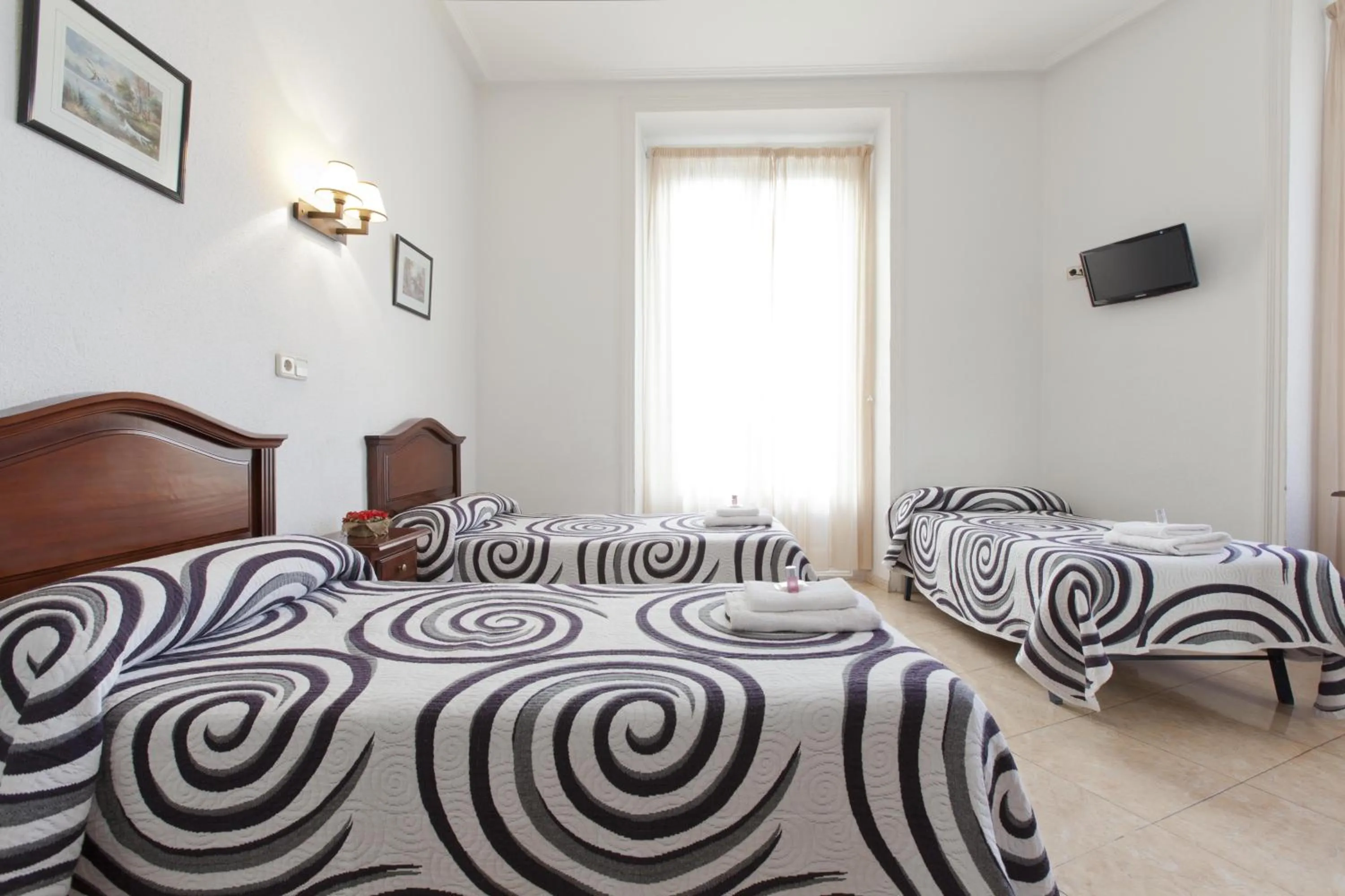 Photo of the whole room, Bed in Hostal Condestable