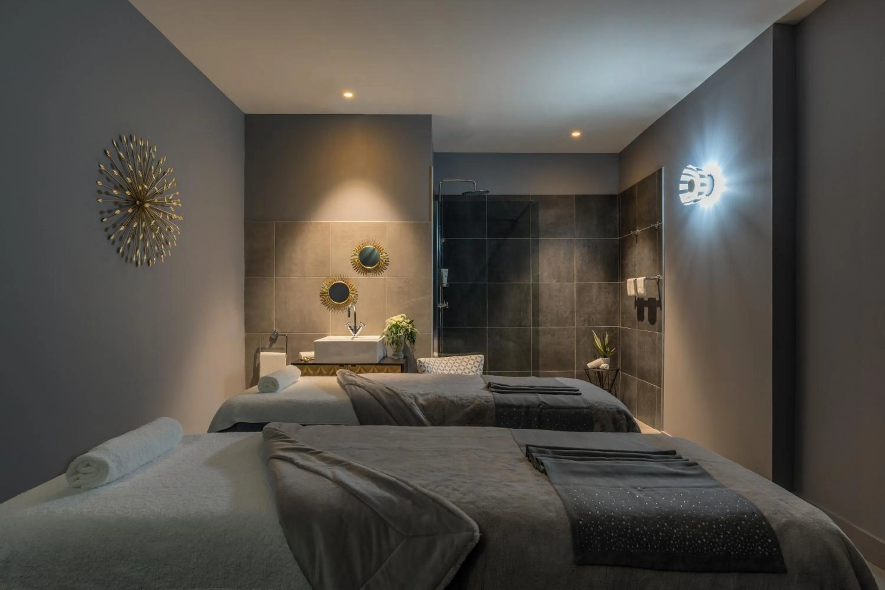 Massage, Bed in Hotel du Roi & Spa by SOWELL COLLECTION